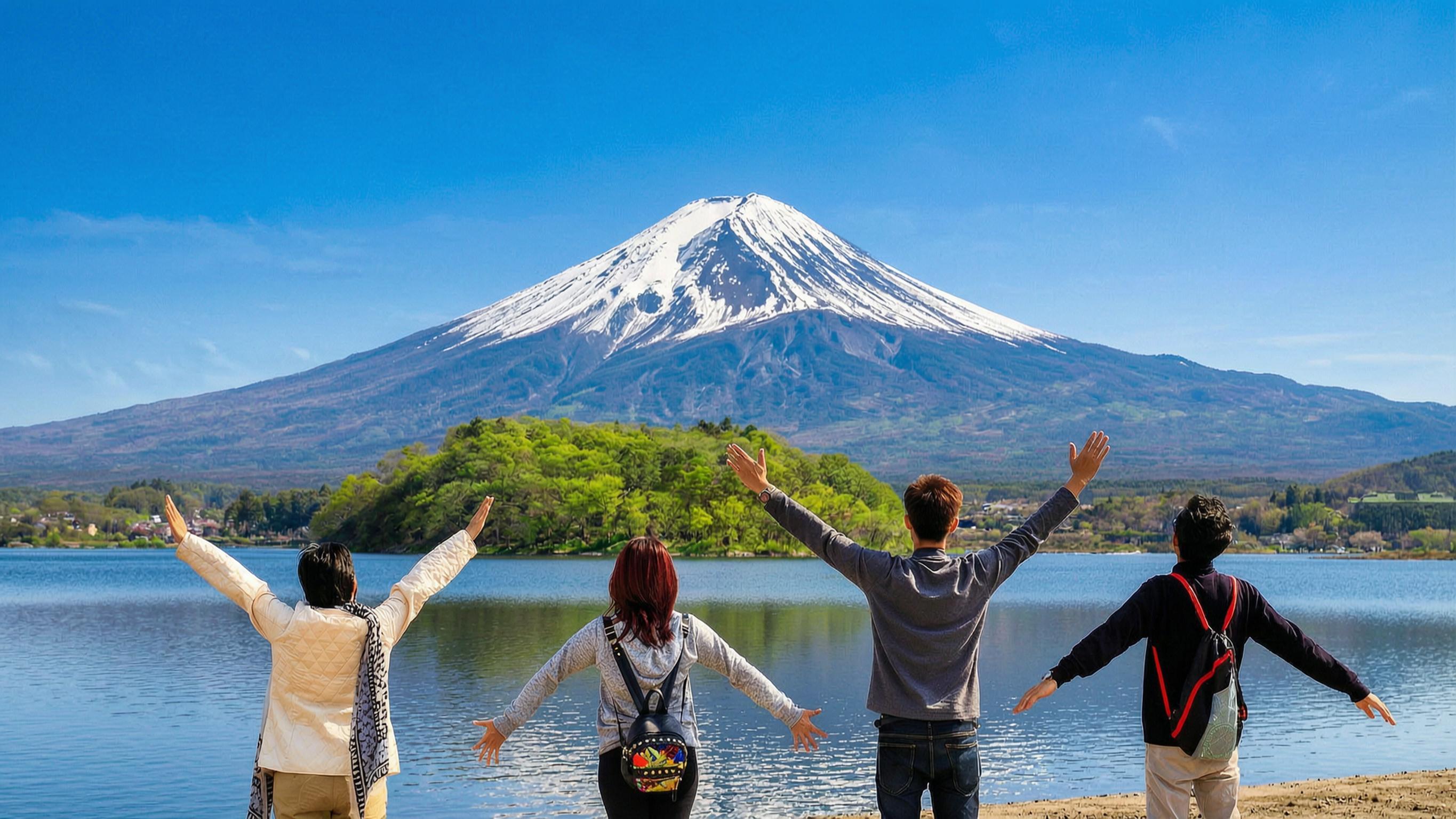 Mt. Fuji Day Tour: Lake Kawaguchi, Oshino Hakkai & Chureito Pagoda from Tokyo
