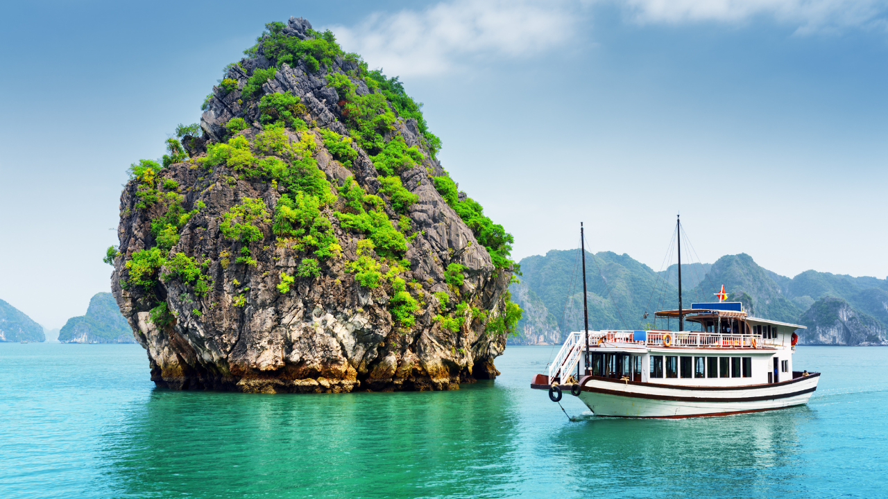 Cat Ba Island: Lan Ha & Ha Long Bay Cruise, Kayak & Snorkel