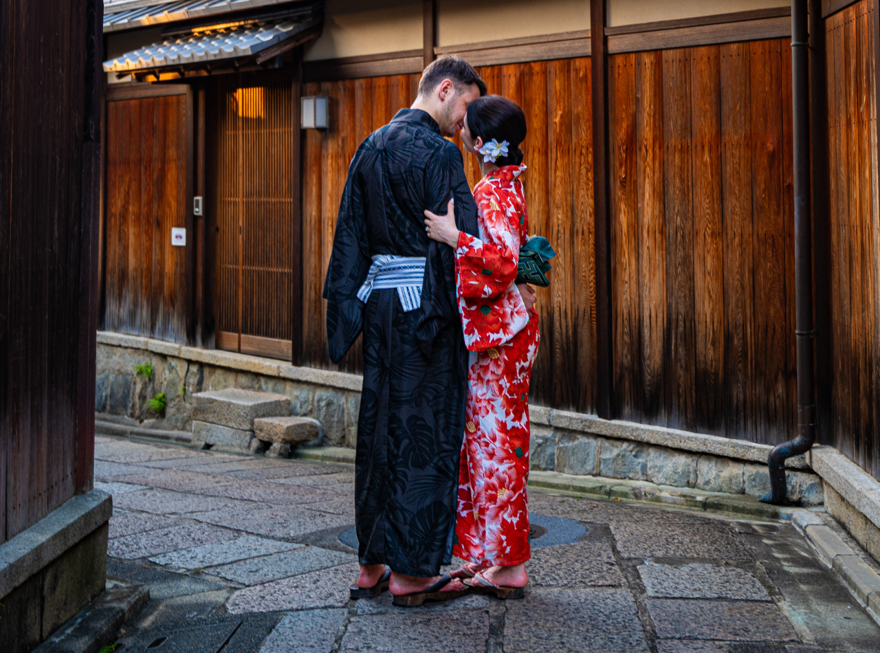 Kyoto: Vestimenta Tradicional com Kimono e Sessão de Fotos Privada