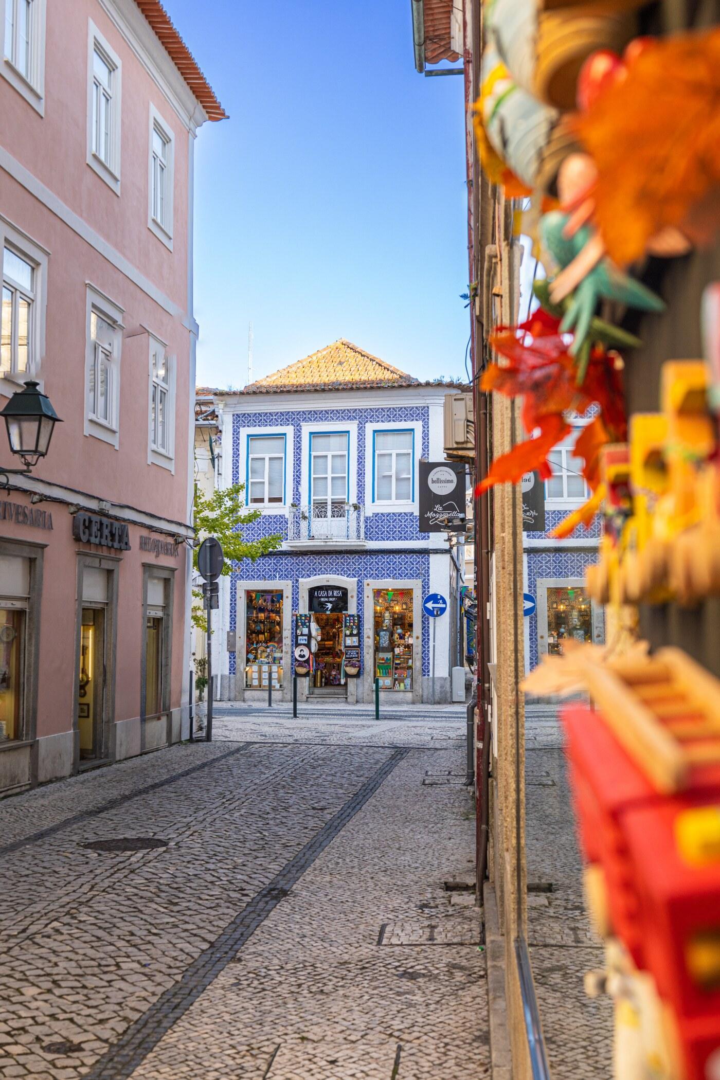Lisbon to Porto Private Transfer with 3 Scenic Stopovers