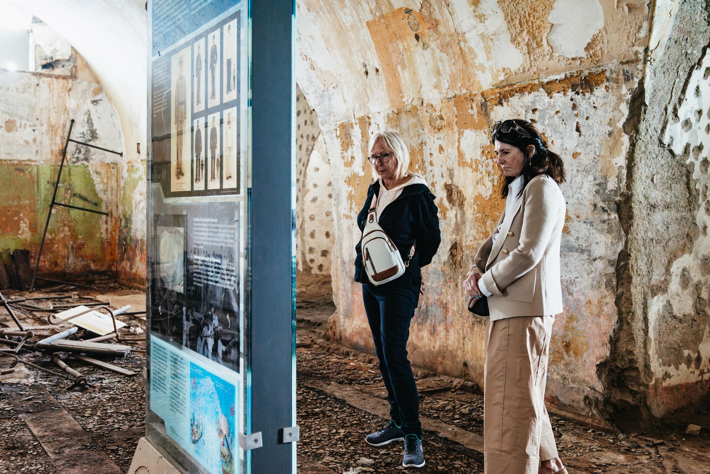 Copenhagen: Old Canals and Hidden Gems Social Boat Tour