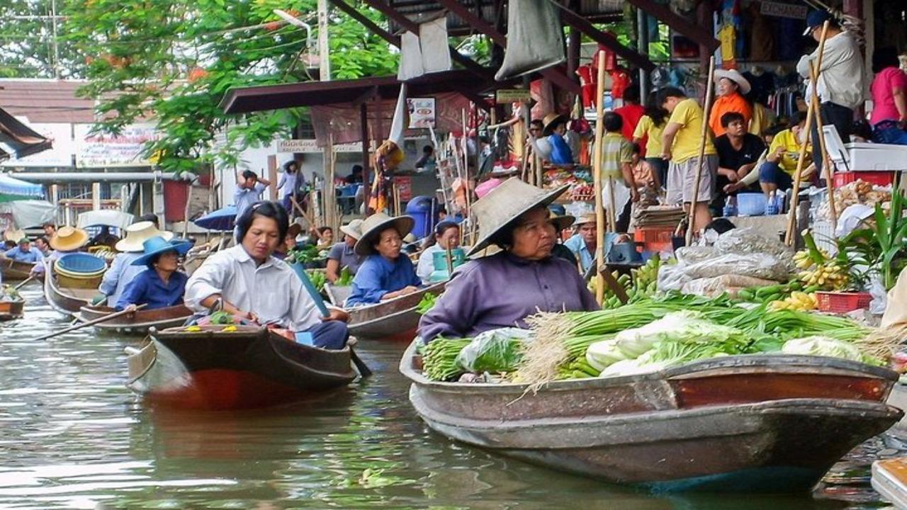Bangkok Railway & Floating Market VIP Day Tour