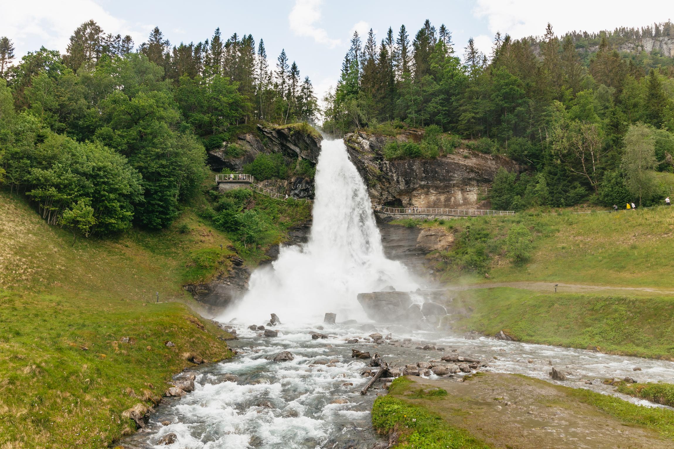Bergen Waterfalls & Fjords Tour with Waffles