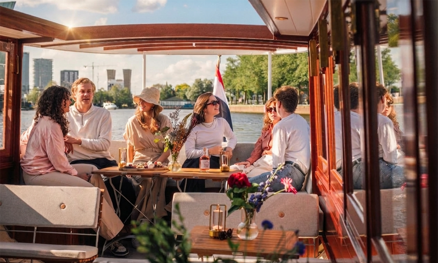 Amsterdam Canal Cruise with Unlimited Drinks