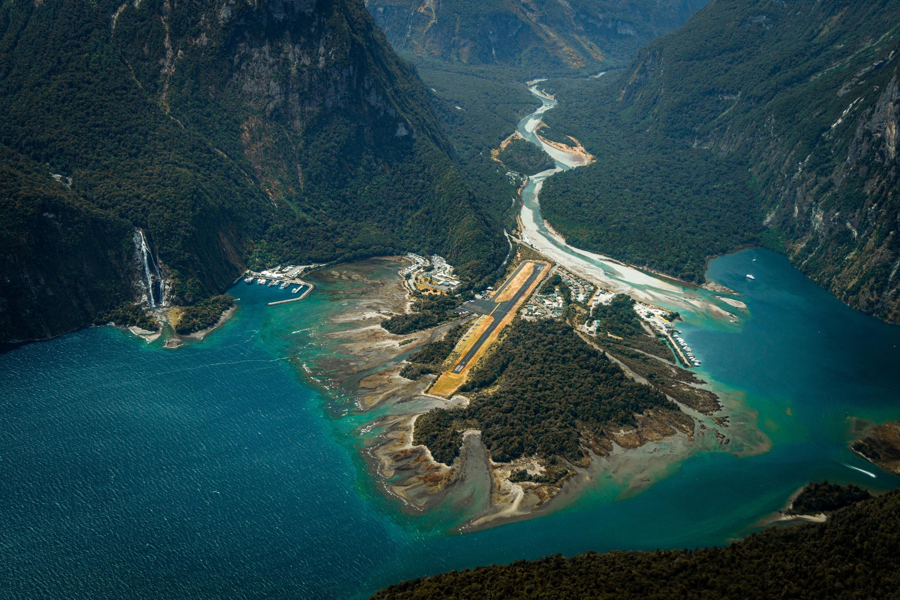 From Queenstown: Milford Sound Flight and Nature Cruise