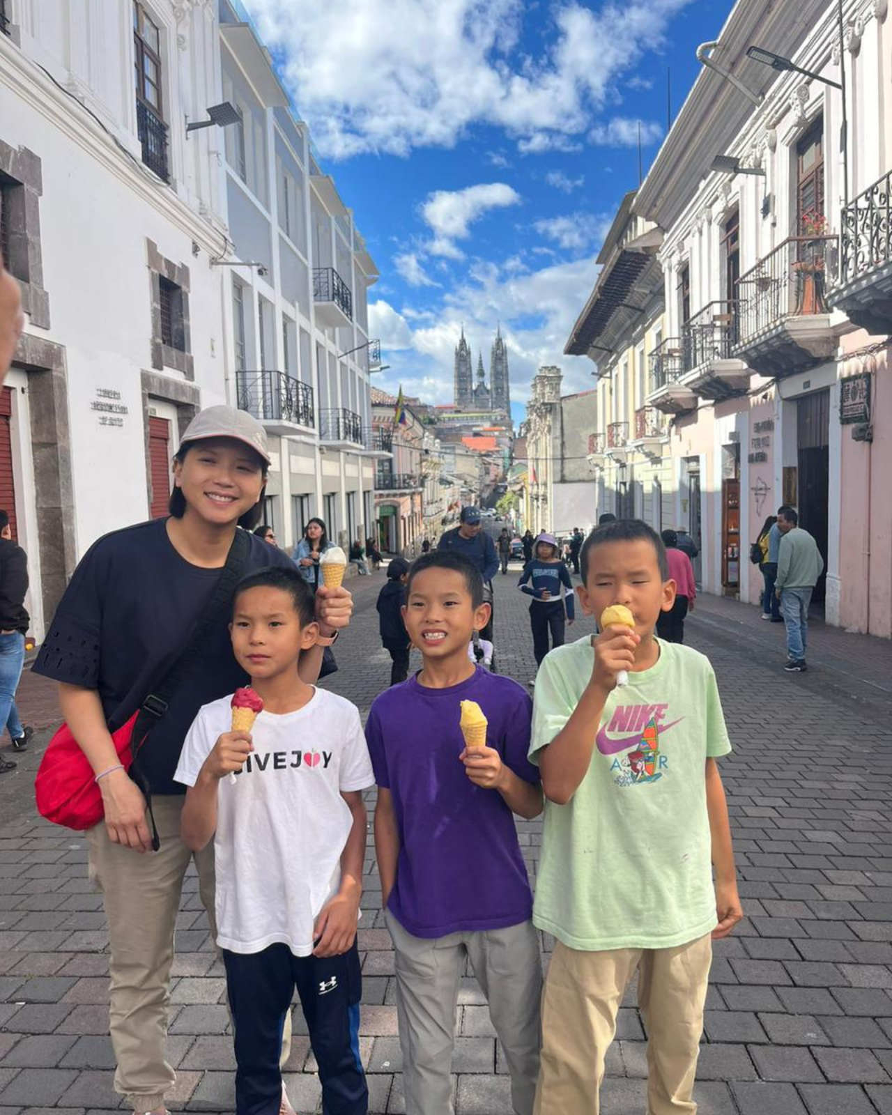 Private Quito Highlights: Colonial Center, Cable Car & Equator