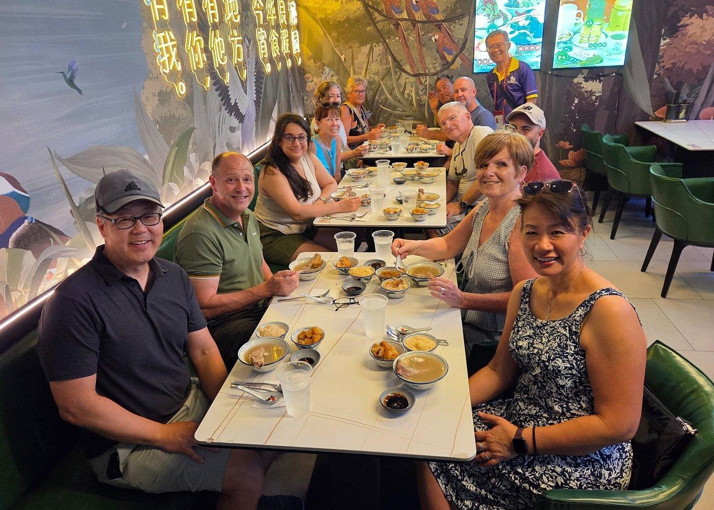 Singapore Night Hawker Food Tour with 9 Tastings