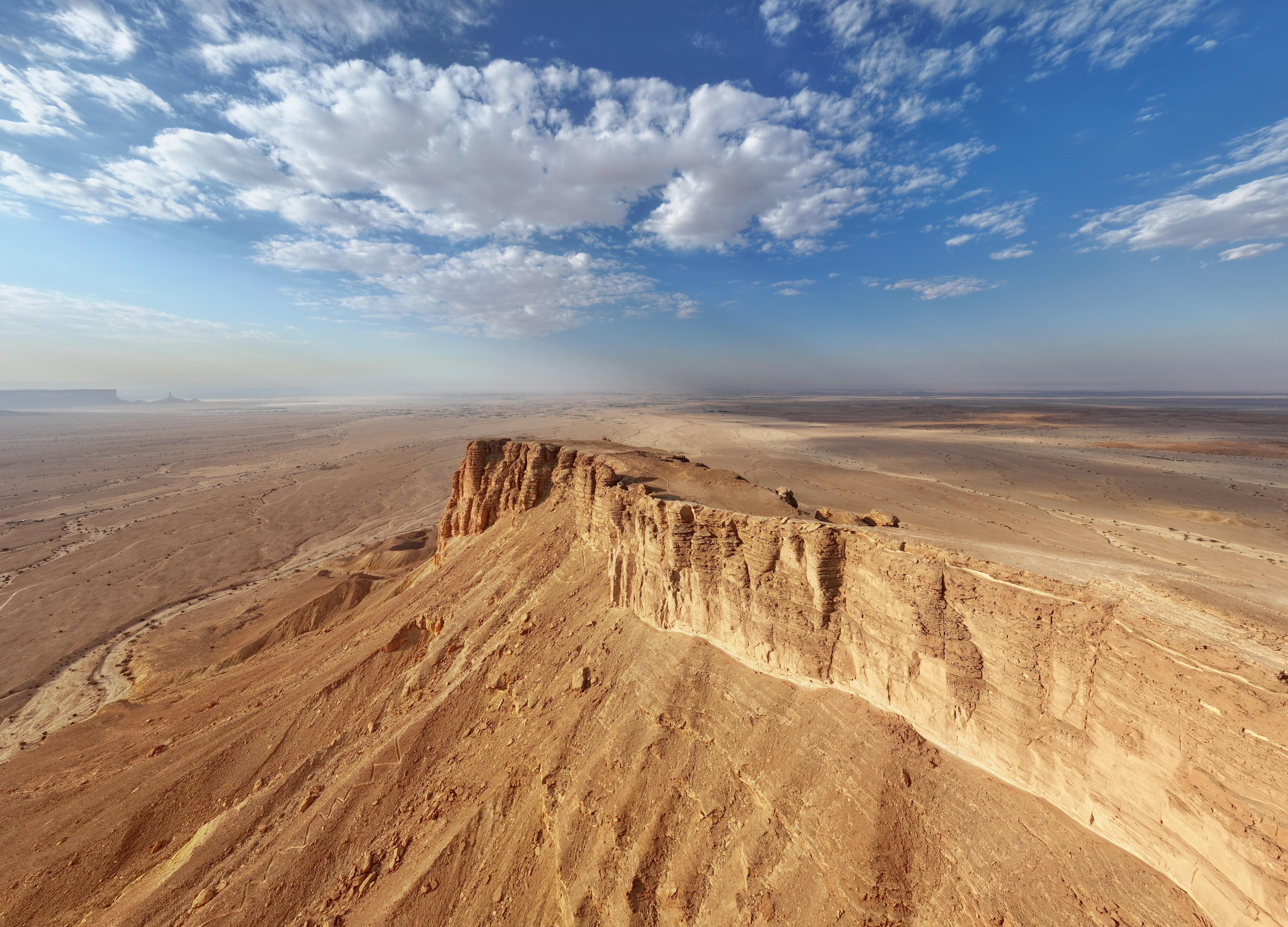 Edge of the World & Darb Al-Manjoor Desert Expedition