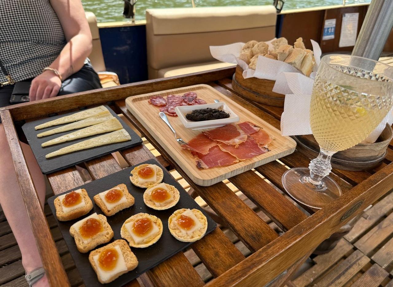 Douro Valley Small-Group Wine & Boat Tour from Porto