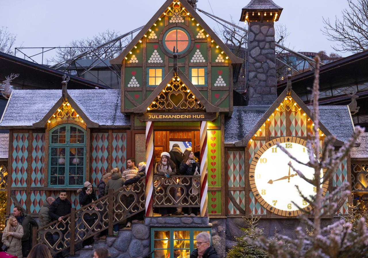 Copenhagen Christmas market and winter city scenery — image 9