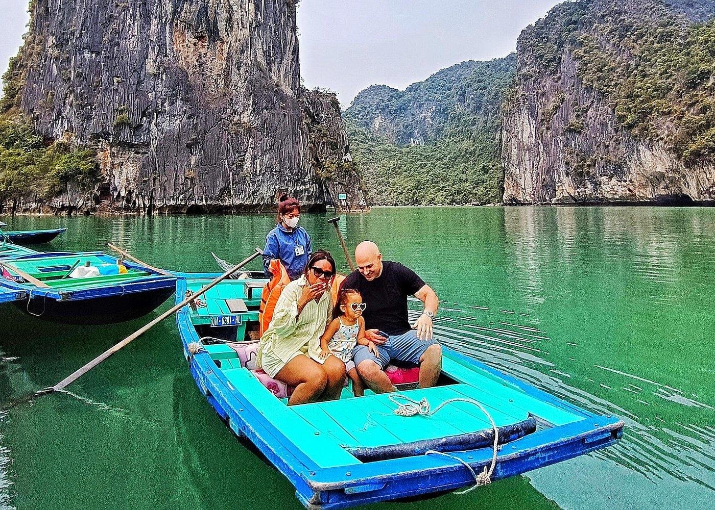 Private Ha Long Bay Luxury Cruise & Cave Tour from Hanoi