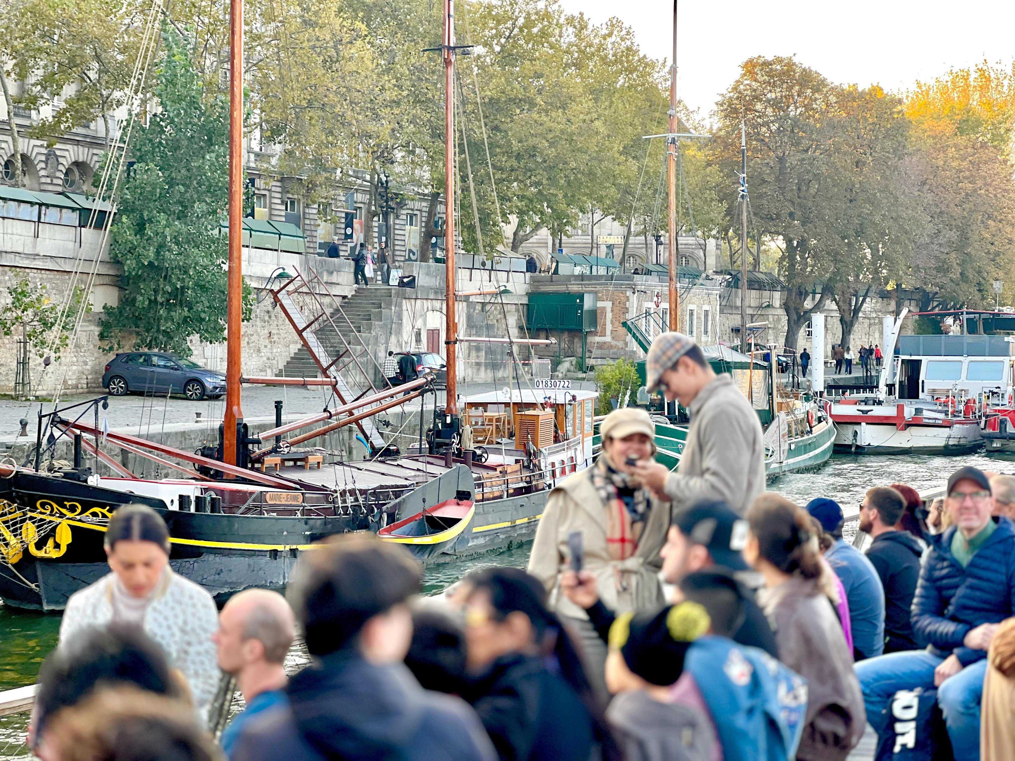 Paris: Eiffel Tower Seine Cruise & Crêpe Tasting