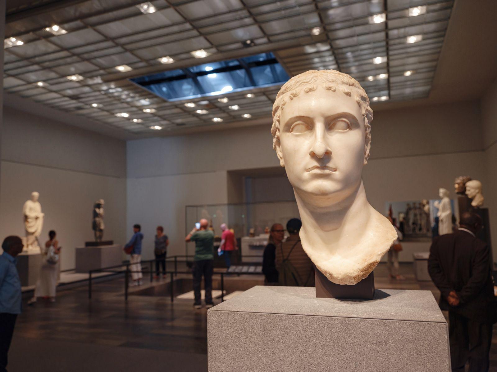 Dubai to Abu Dhabi: Grand Mosque & Louvre Museum Day Tour