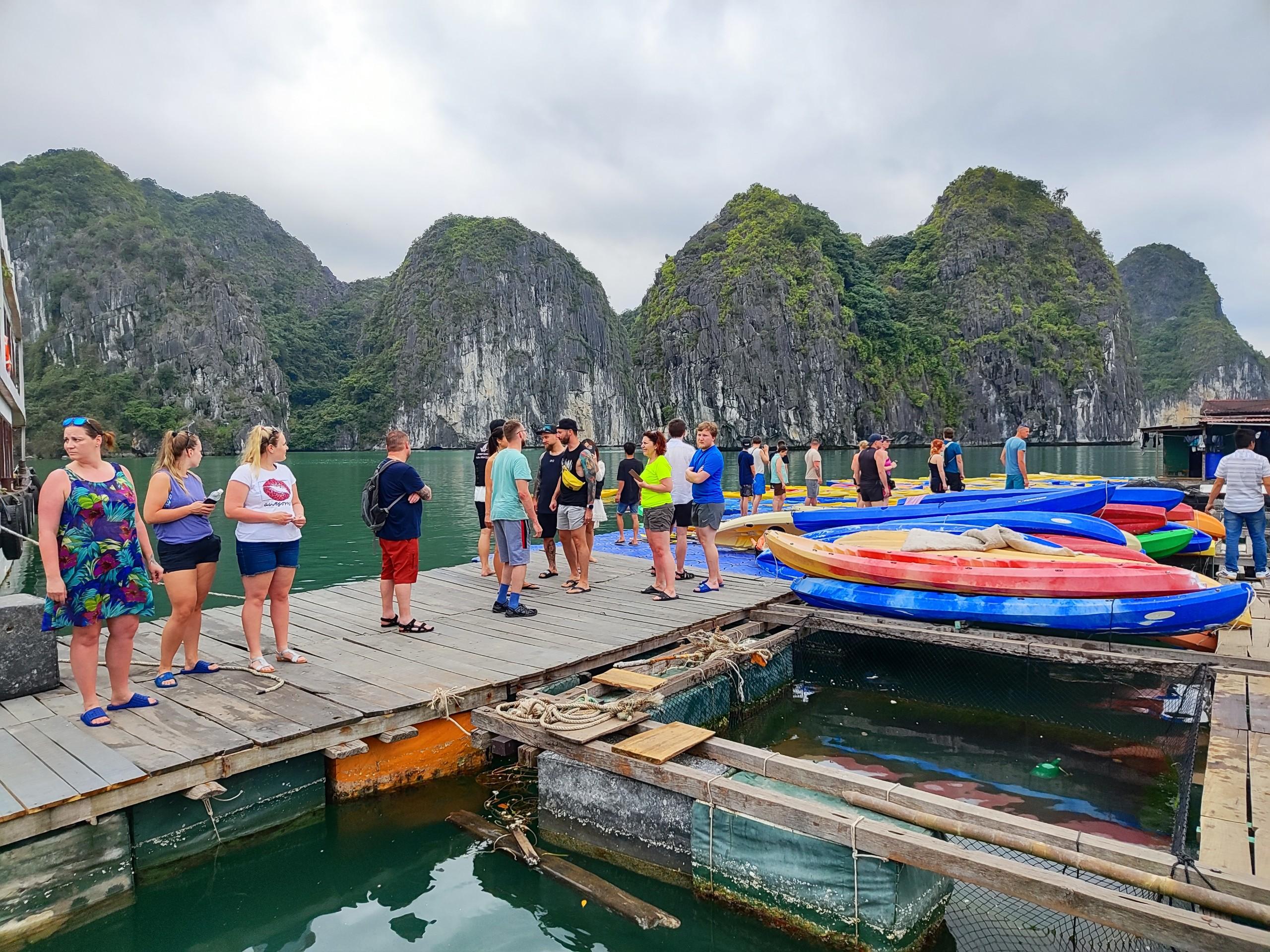 Cat Ba Island: Full-Day Lan Ha & Ha Long Bay Cruise