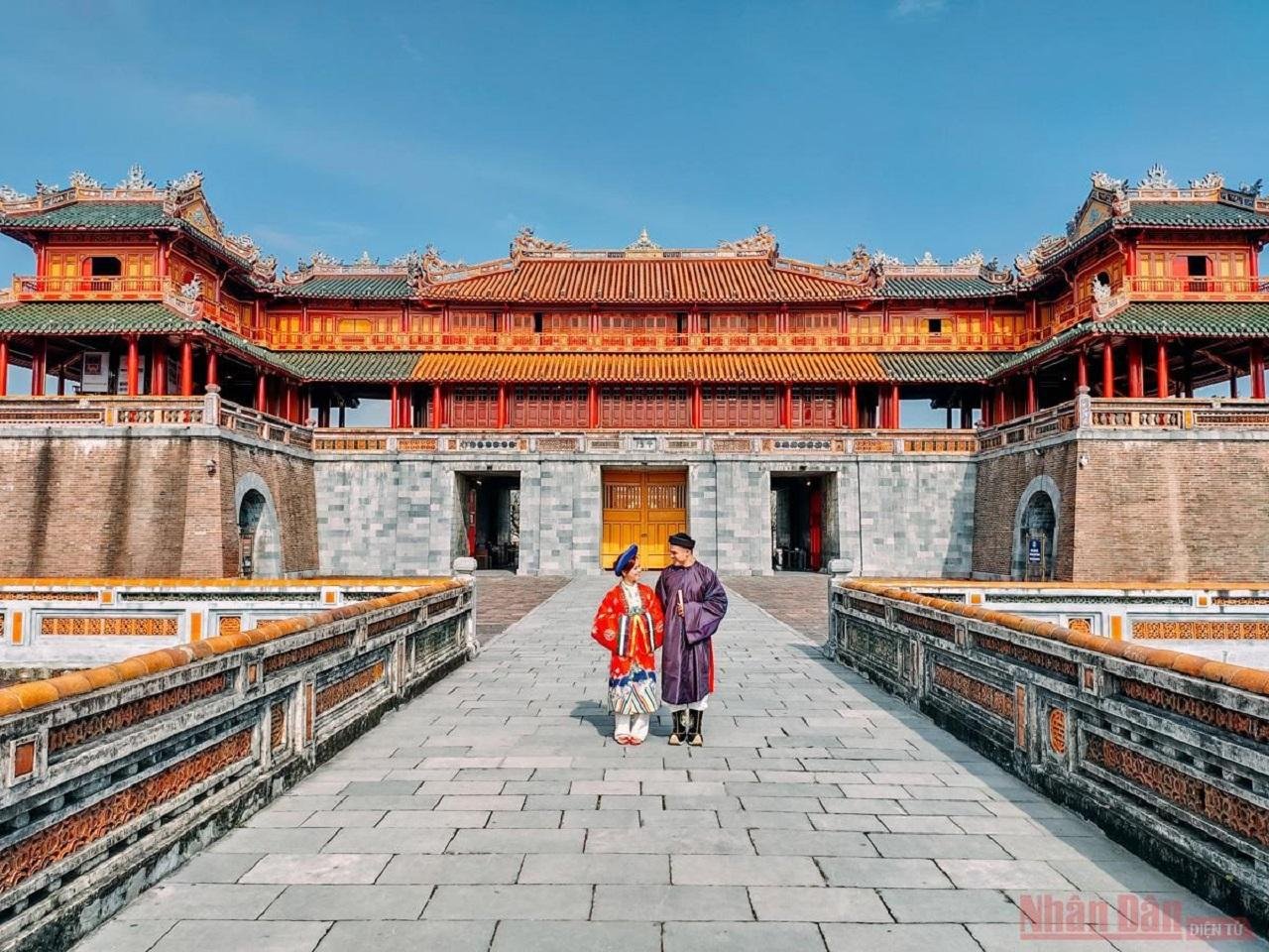 Hue Imperial City, Royal Tombs & Perfume River Discovery