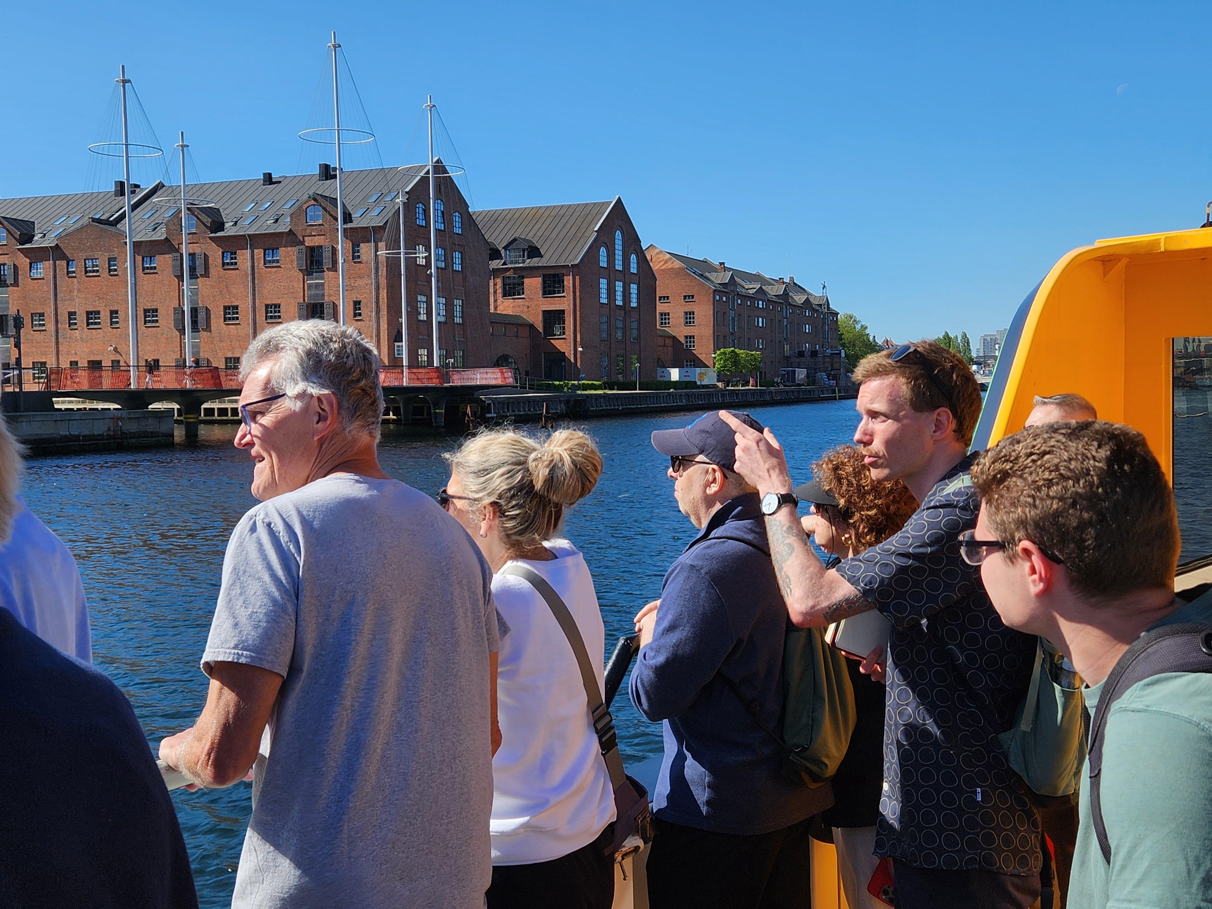 Walk & Canal Tour: Copenhagen Highlights + Changing of Guard