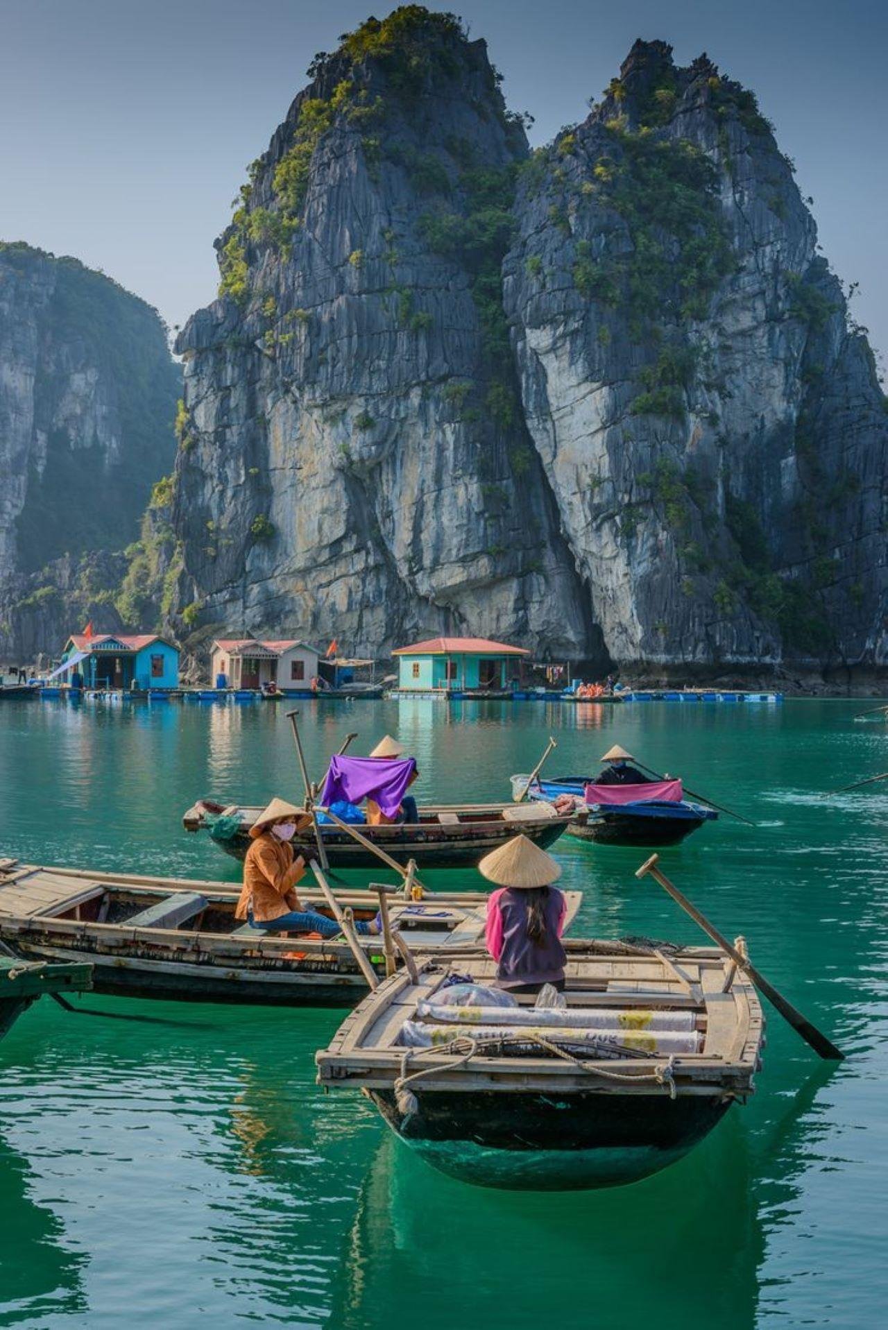 Ha Long & Lan Ha Bay 2-Day 5-Star Cruise with Free Transfer