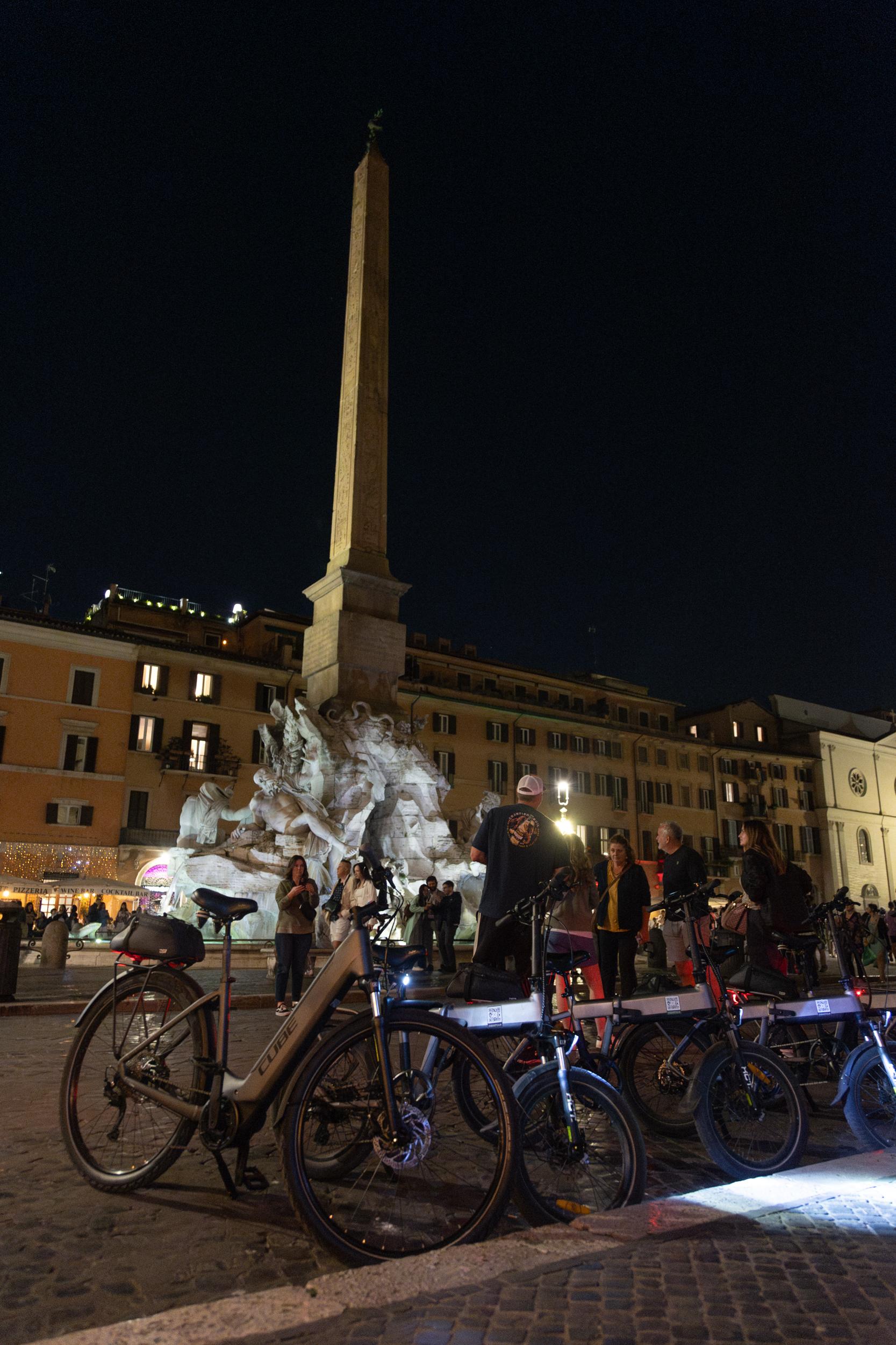 Rome night bike tour e-bike lit monuments evening — image 9