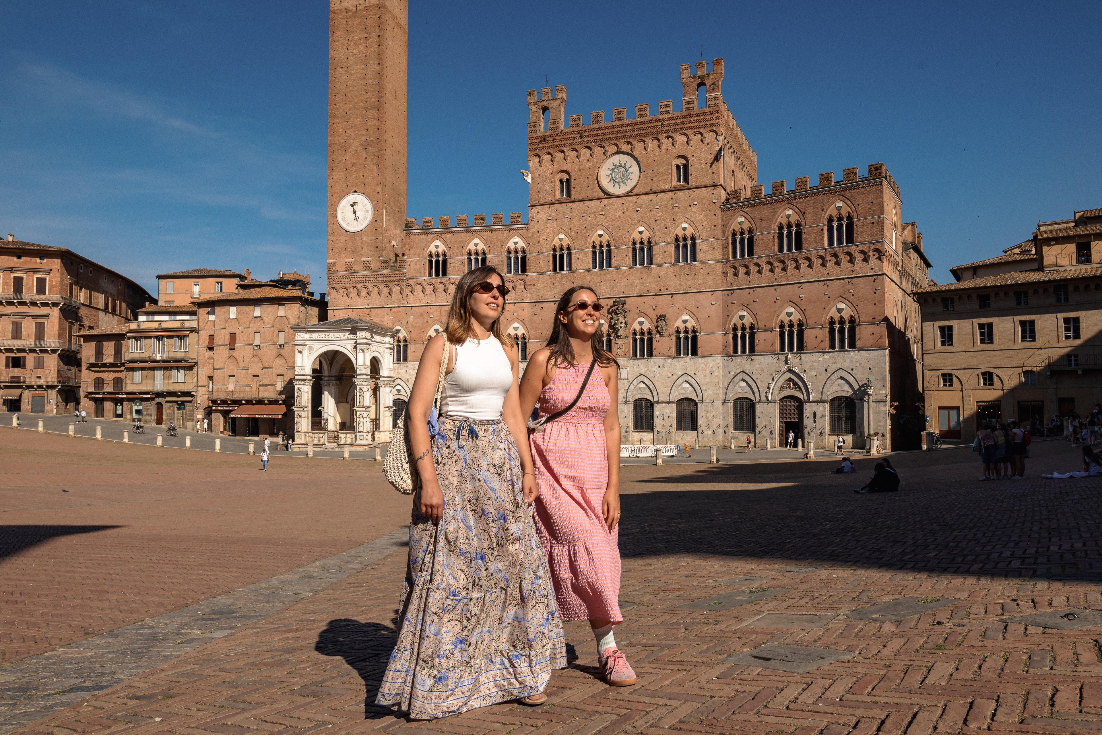 San Gimignano, Chianti Wine Tasting, Lunch & Siena Day Trip from Florence