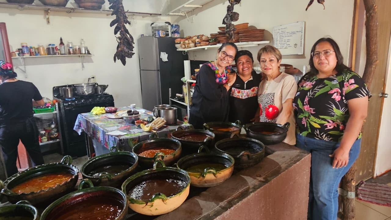 Oaxaca Mole Cooking Class & Market Visit in Teotitlán del Valle