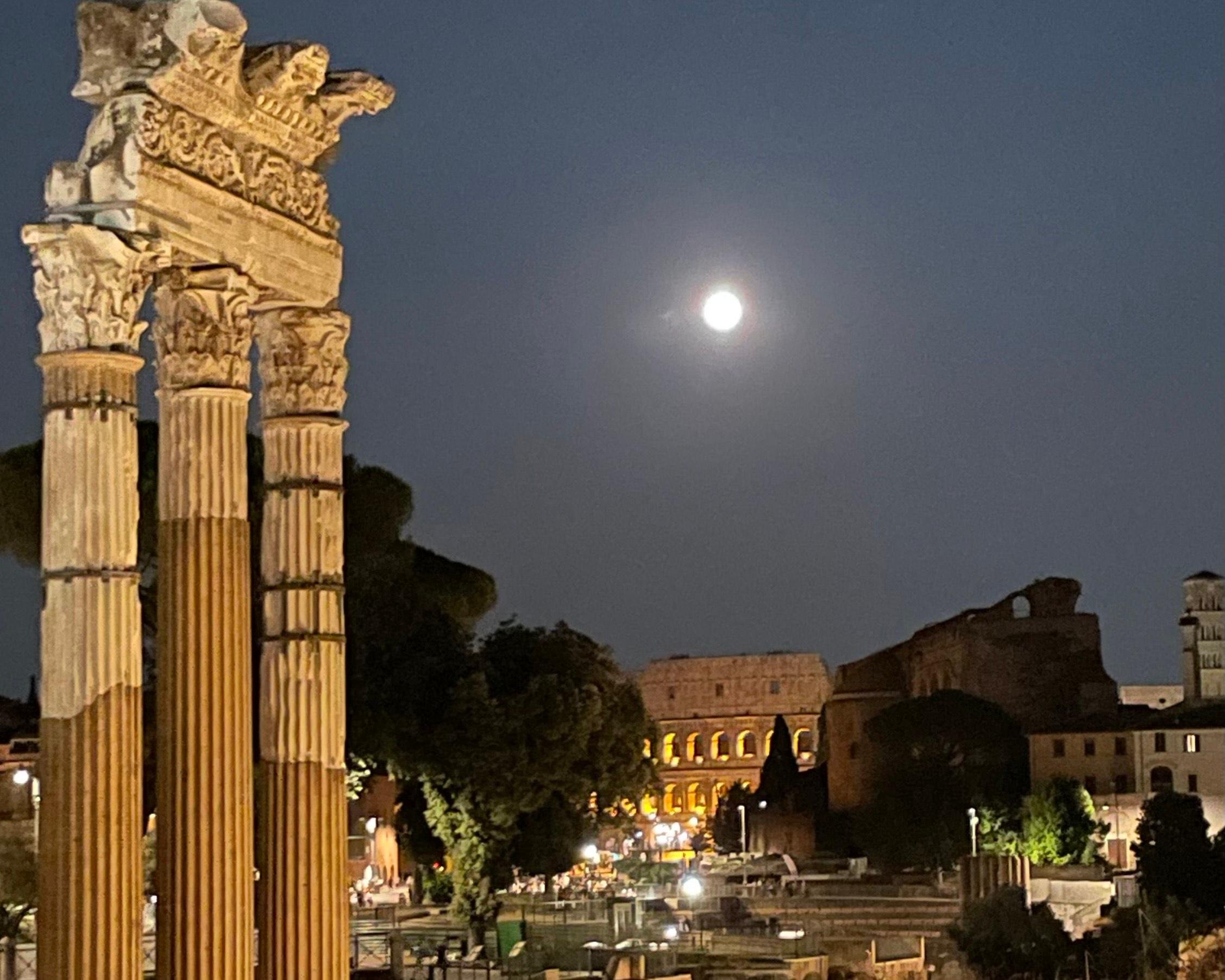 Rome: After-Dark Colosseum and City Walking Tour