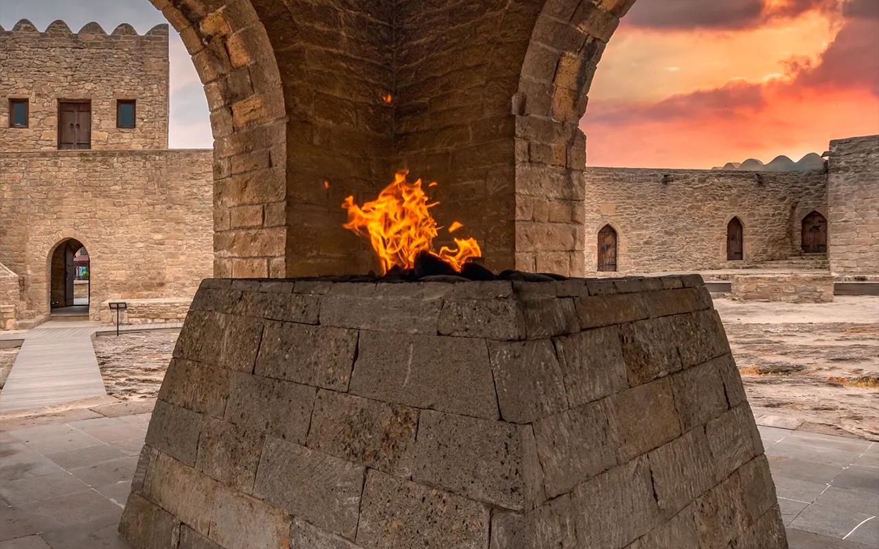 Gobustan, Mud Volcanoes & Fire Temple Full-Day Tour with Lunch
