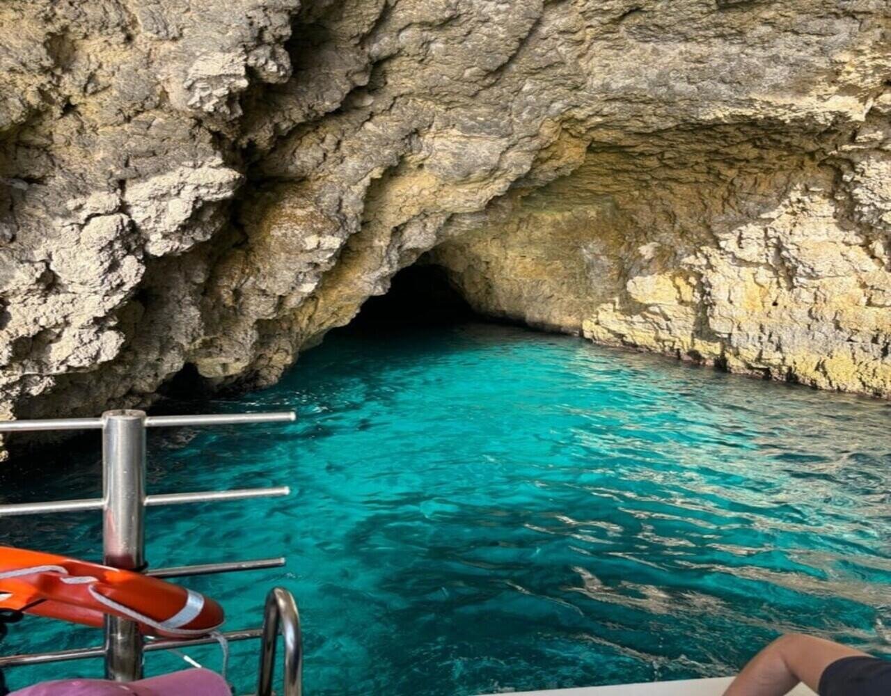 Comino & Gozo Small-Group Boat Cruise with Blue Lagoon Swim