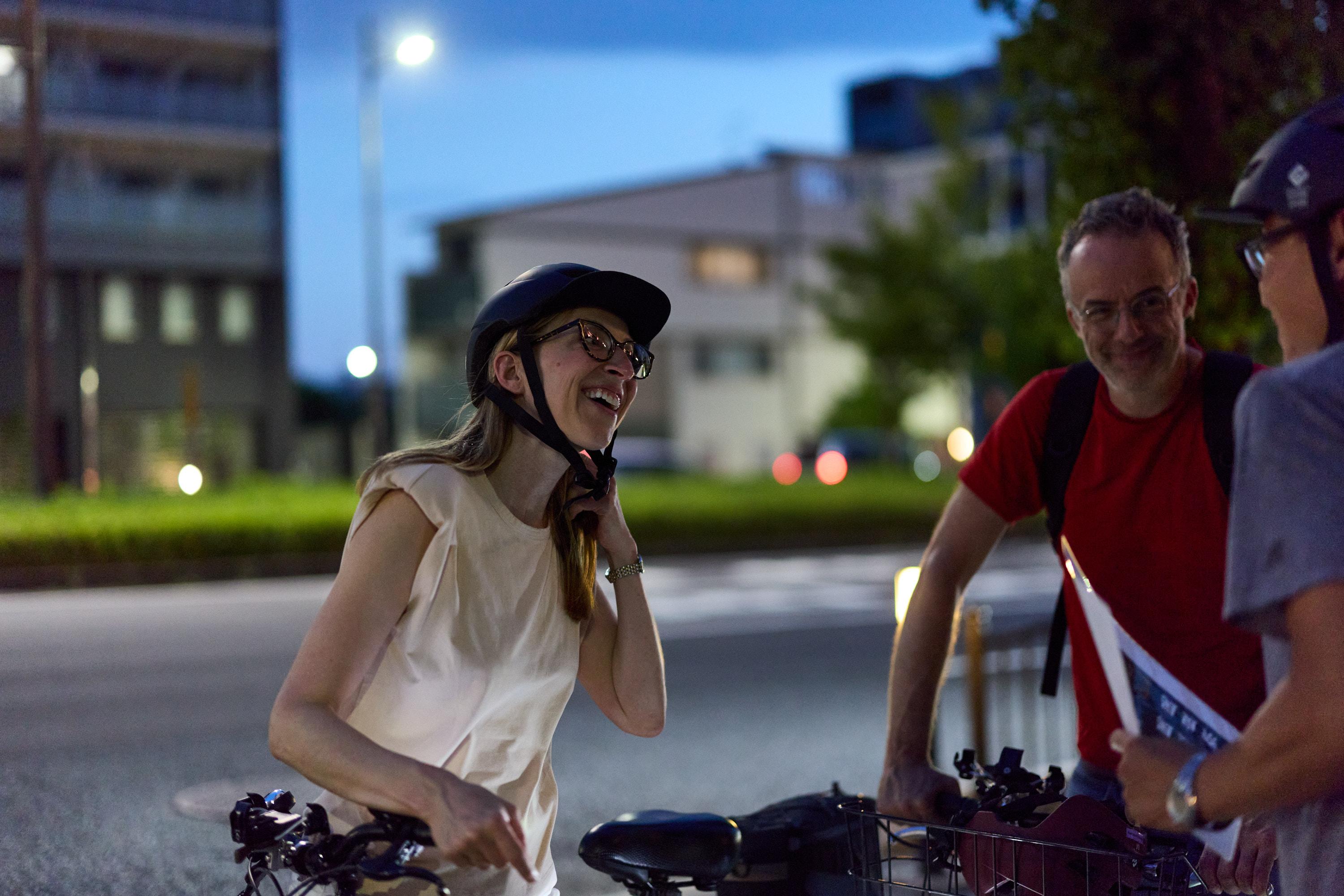 京都イブニングE-bikeツアー：裏路地とライトアップされた寺院