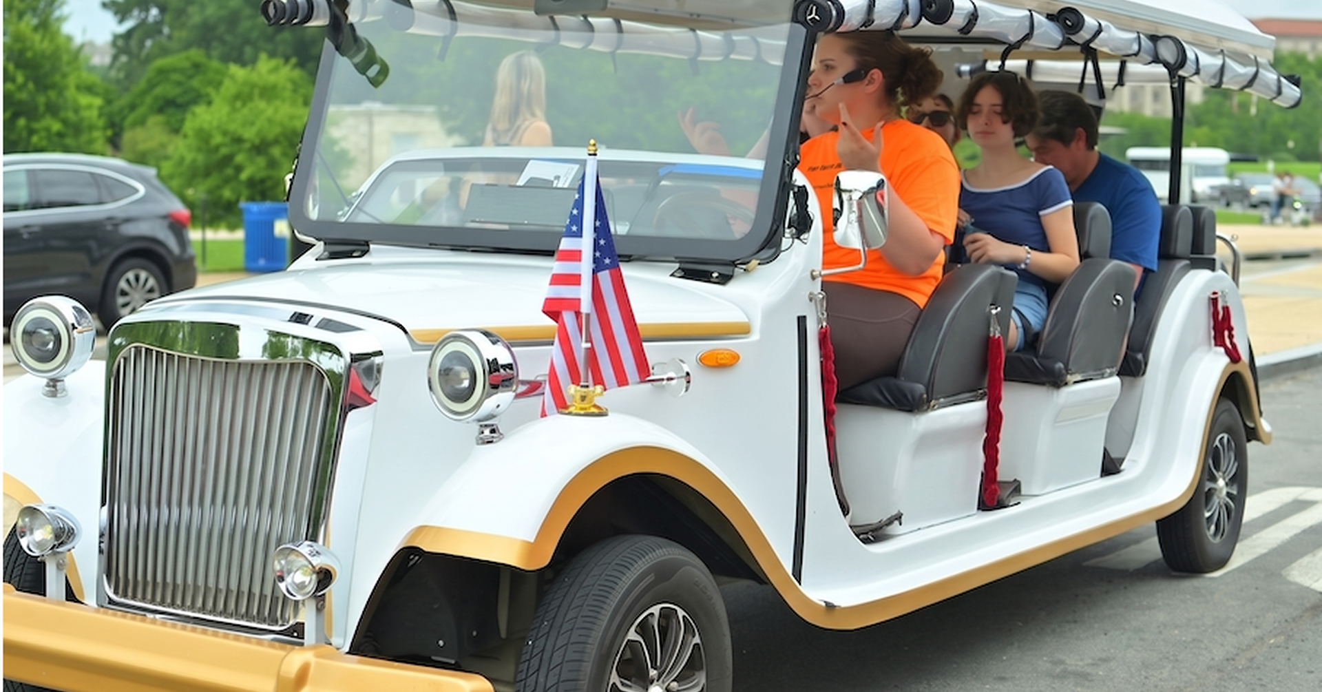 DC Guided Monuments and US History Day & Night Tour by E-Cart