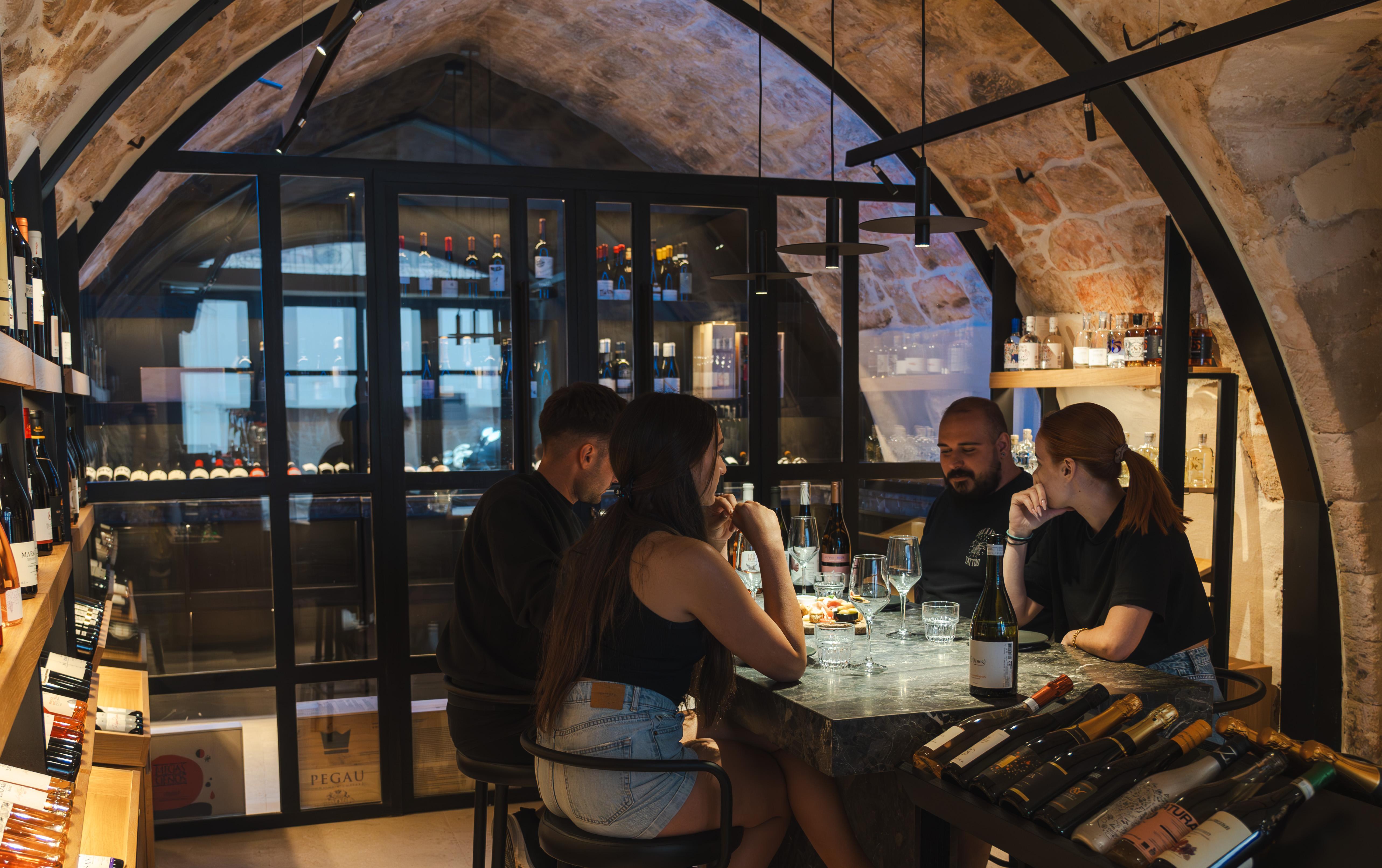 Cretan Wine Tasting with Sommelier in Rethymno Old Town