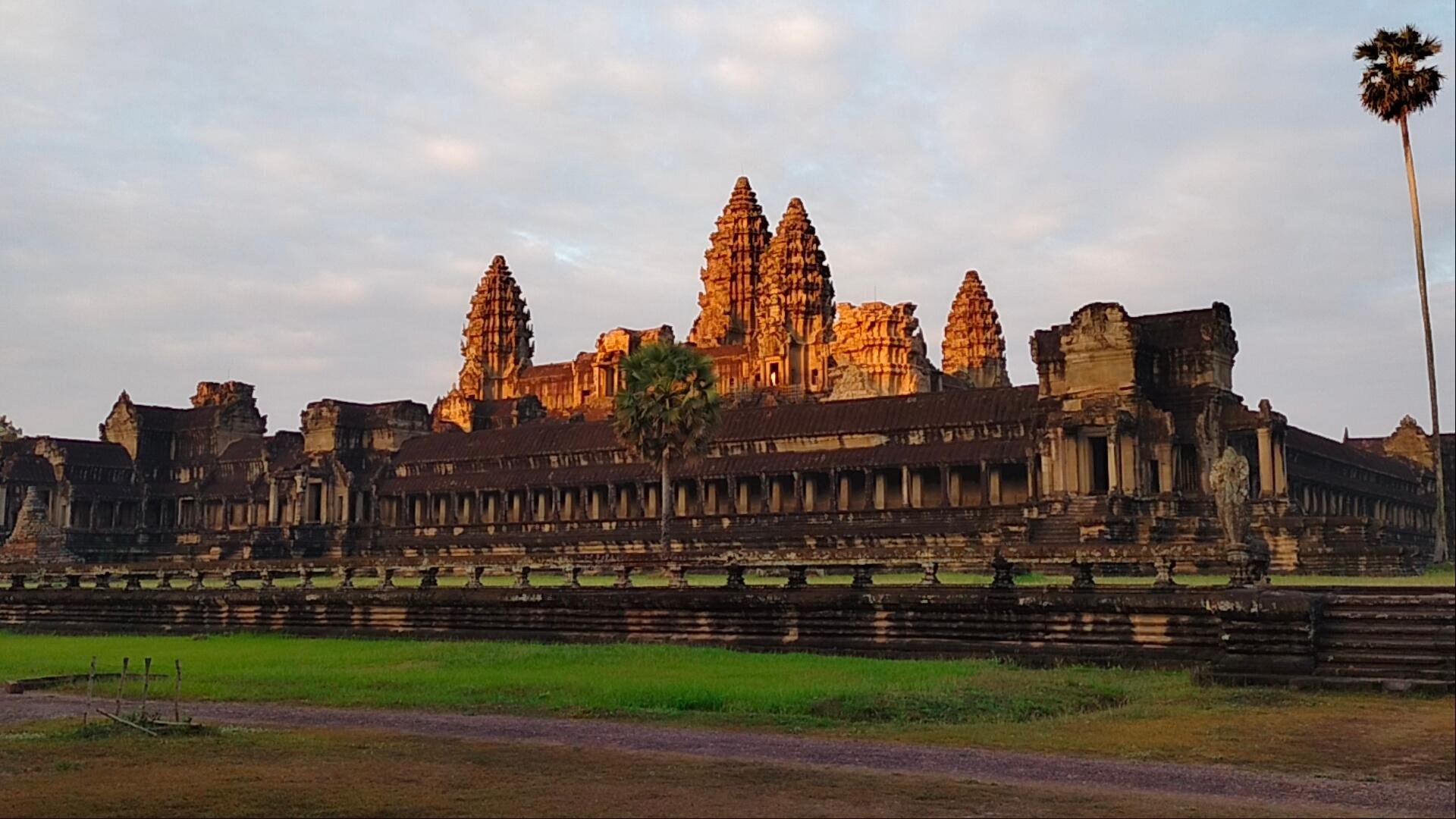 Private Angkor Wat Sunrise & Temples Discovery