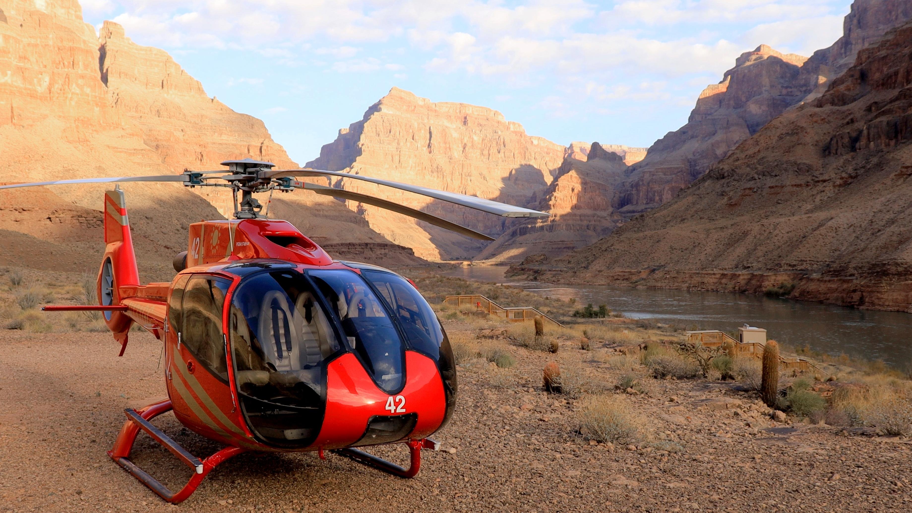 Grand Canyon West Helicopter Descent & Colorado River Boat Cruise