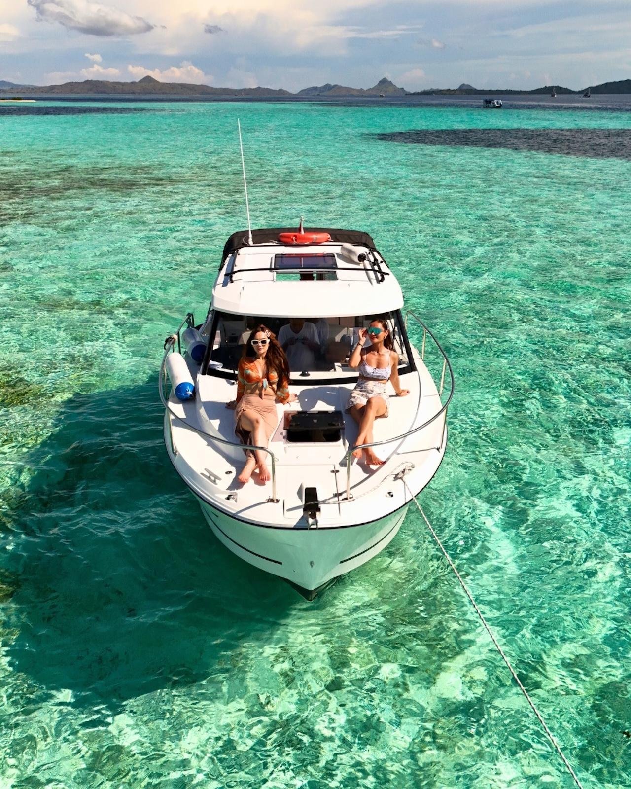 Komodo 6-Island Private Yacht Day Trip with Manta Ray Snorkeling