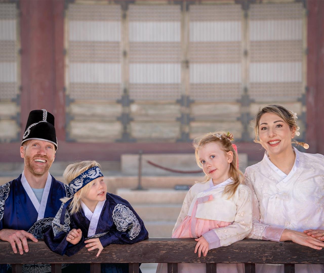 Seoul: Hanbok Rental with Gyeongbokgung Palace Entry — Seoul K-beauty experience photo 10