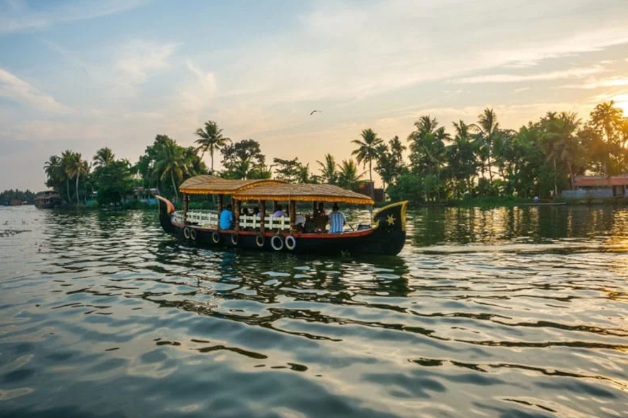 Alleppey Backwaters: Private Shikara Boat & Village Exploration
