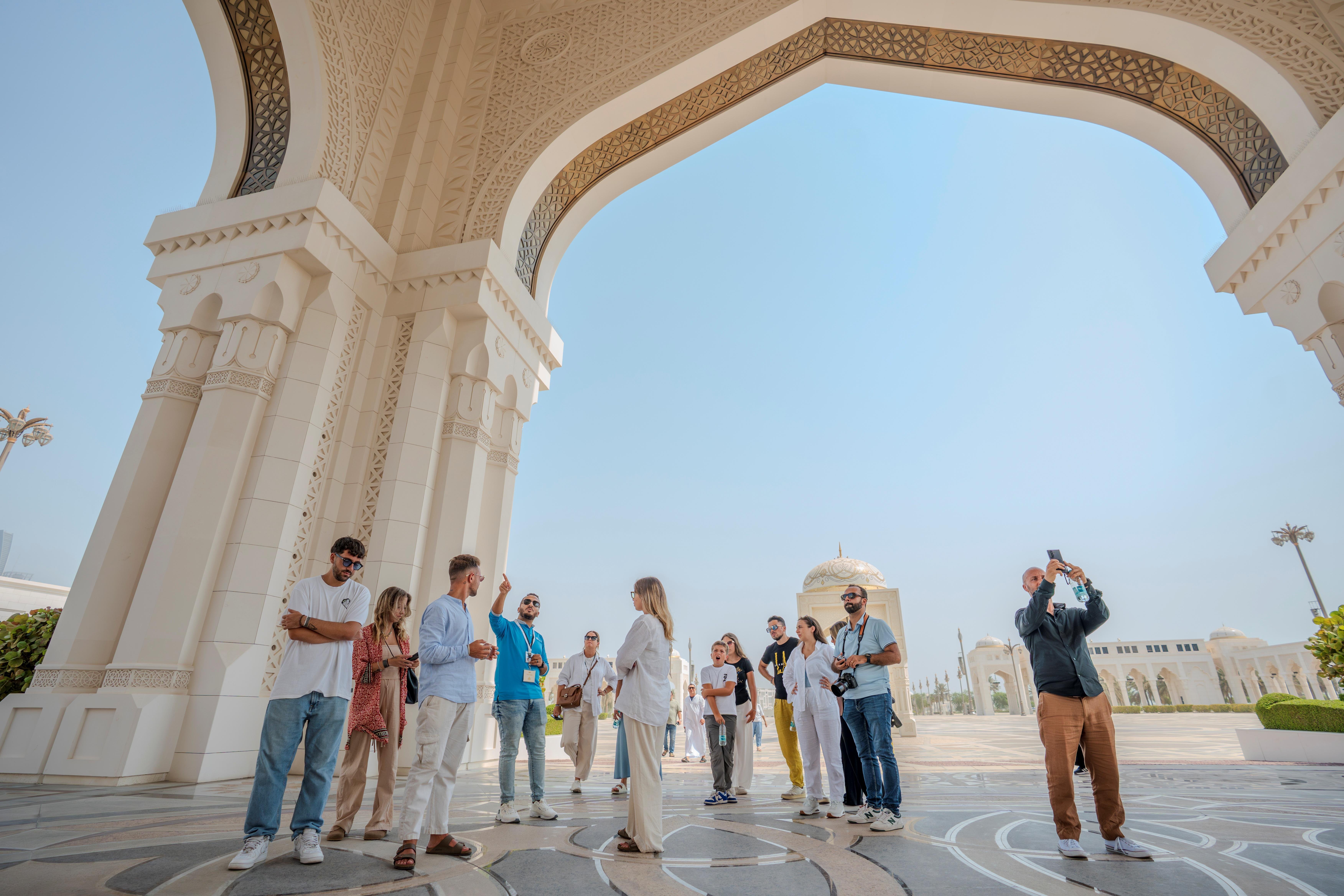 Abu Dhabi Day Trip from Dubai: Grand Mosque, Presidential Palace & More