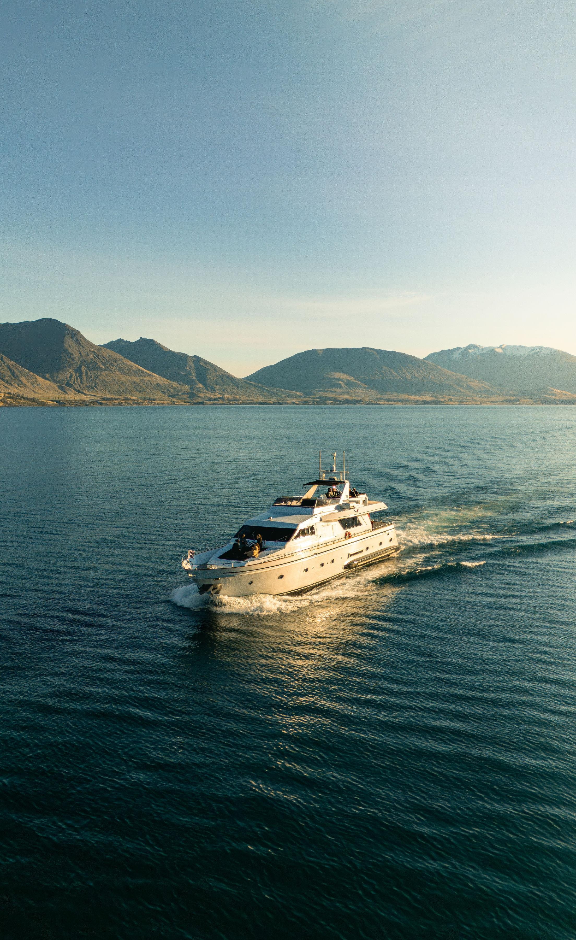 Queenstown: Lake Wakatipu Mulled Wine Sailing Cruise
