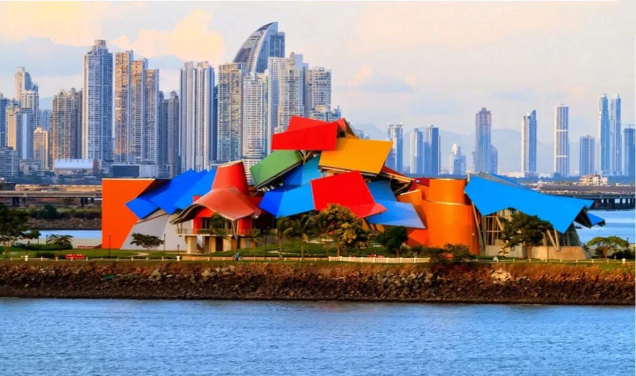 Private Miraflores Locks & Biomuseum Tour