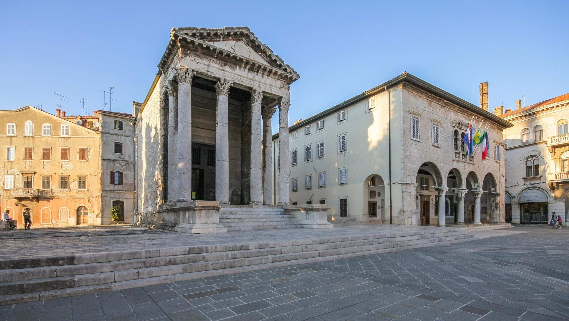 Evening Exploration of Ancient Pula