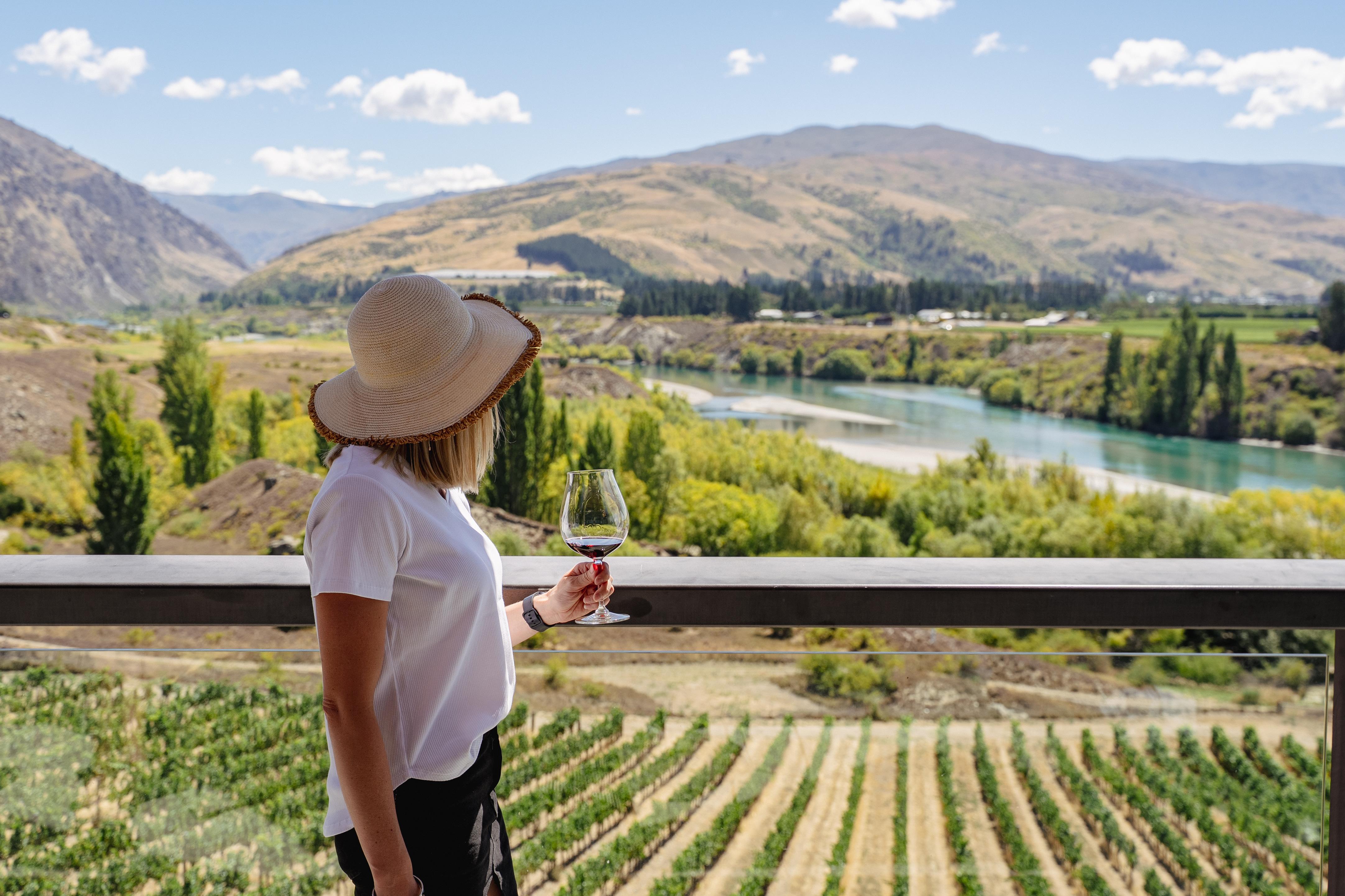 Central Otago Boutique Wine Tour – 4 Wineries & Gourmet Lunch
