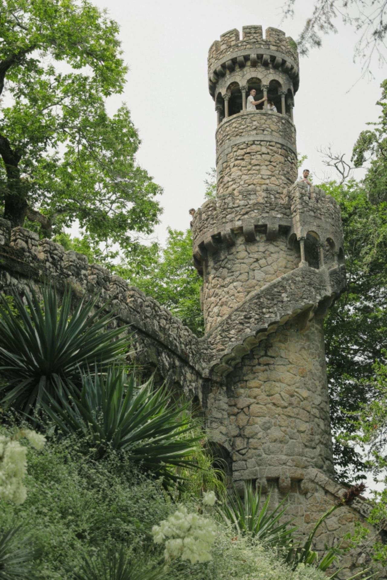 Sintra, Pena Palace, Regaleira, Cabo da Roca & Cascais Day Tour from Lisbon