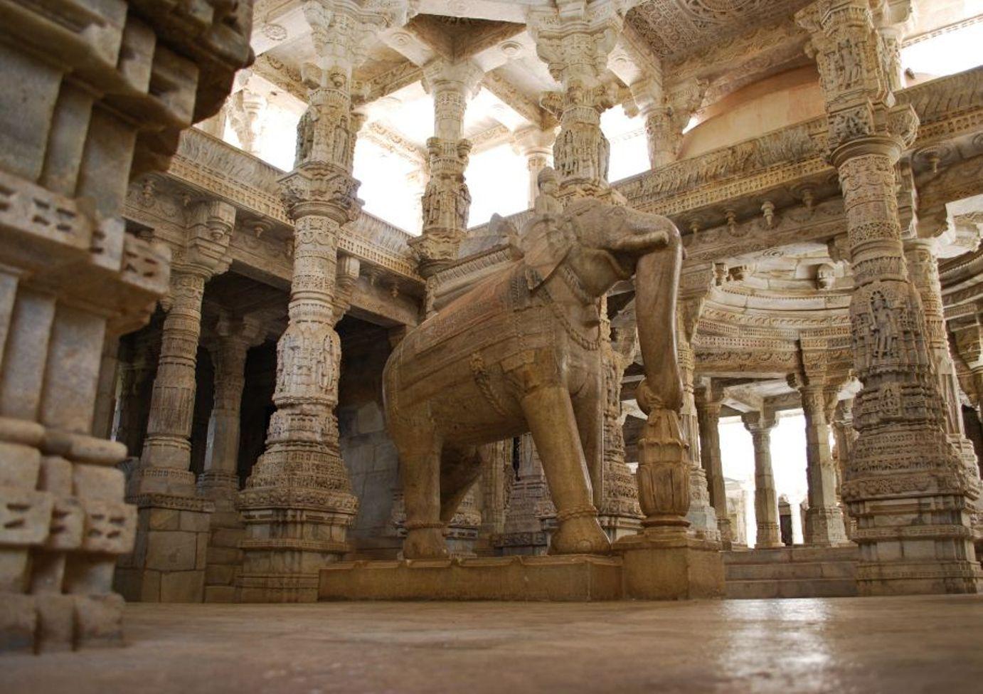 Udaipur to Jodhpur: Kumbhalgarh & Ranakpur Private Transfer