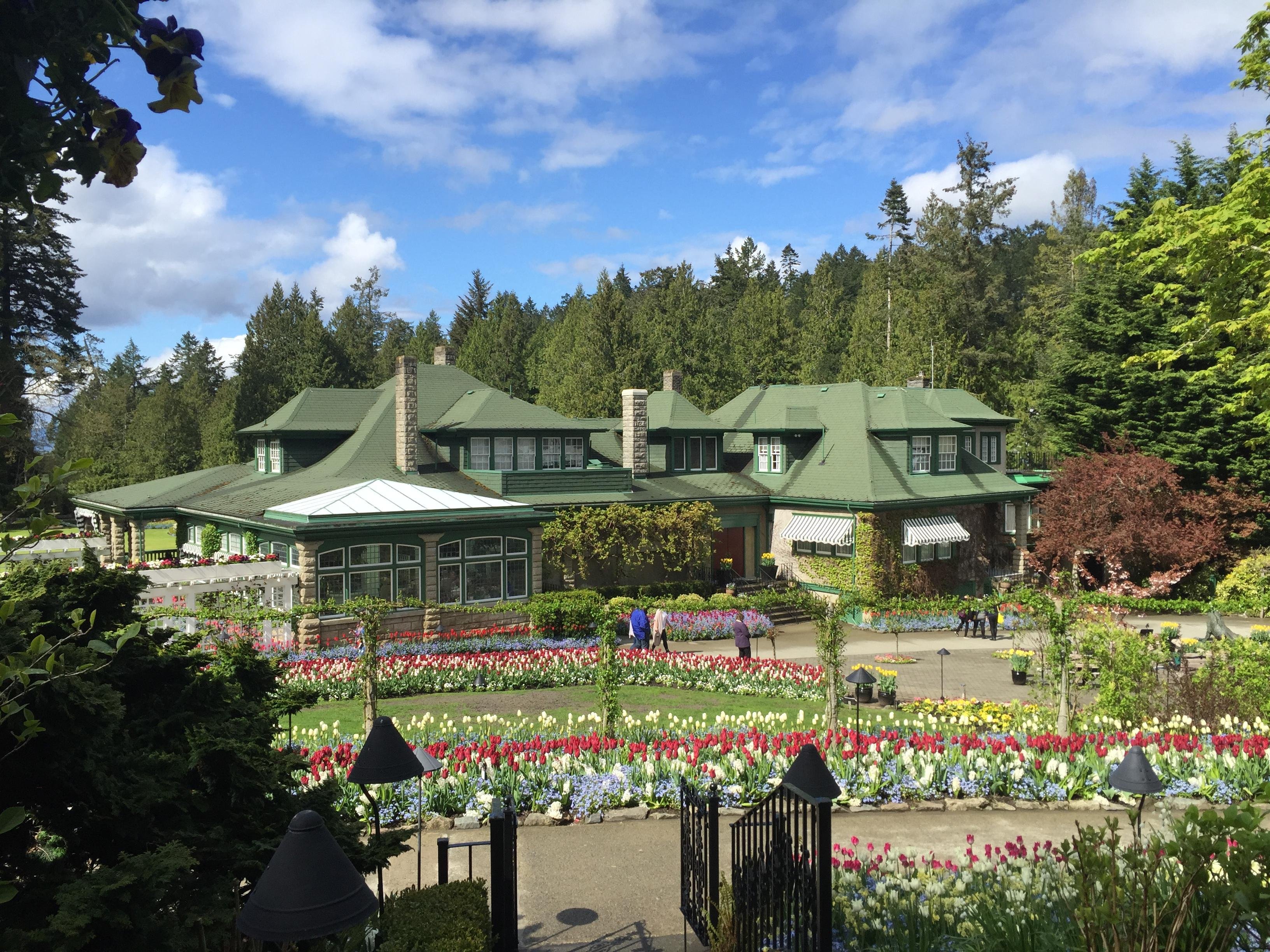 Victoria City Highlights & Butchart Gardens Guided Combo