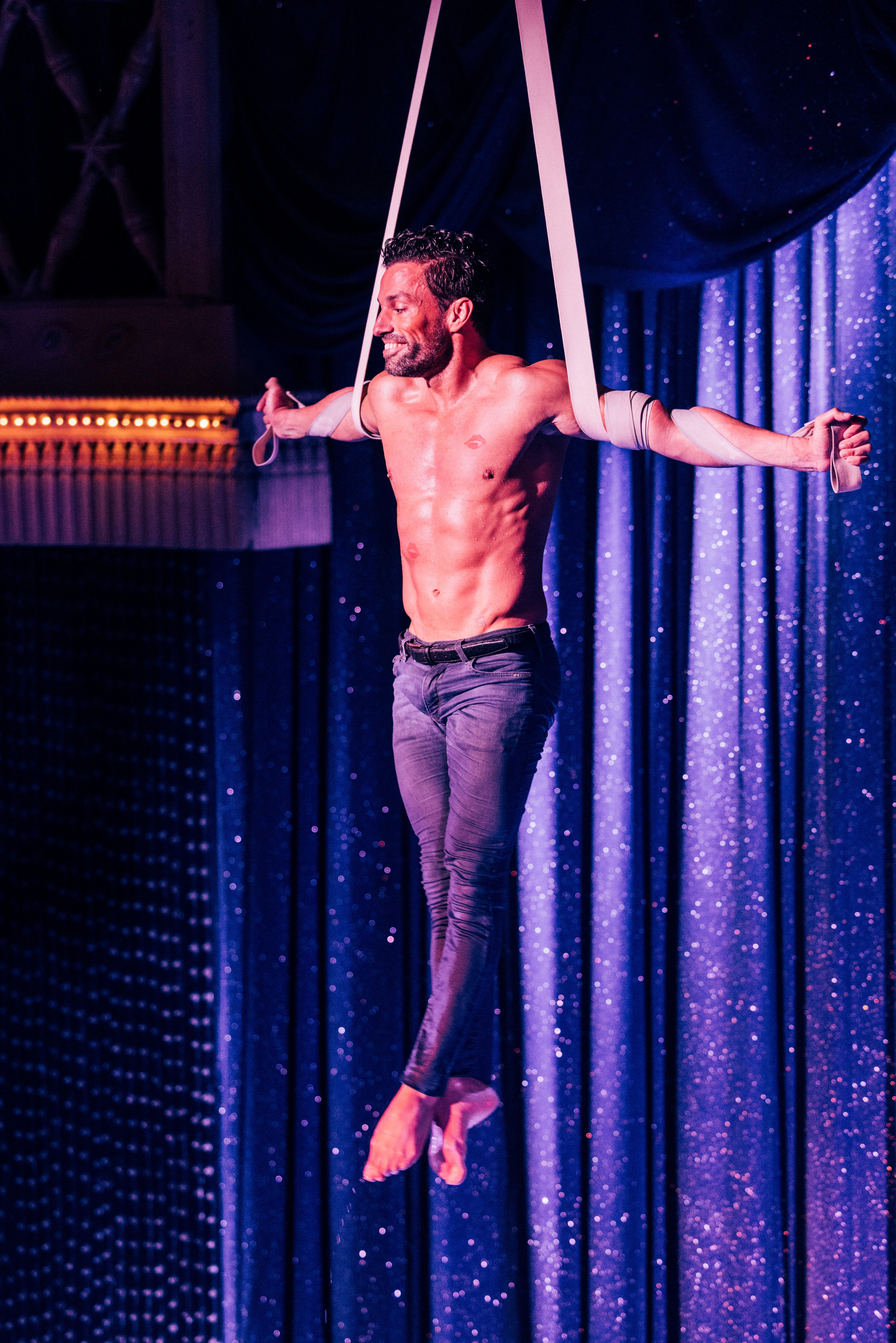 La Nouvelle Eve Cabaret Show with Champagne