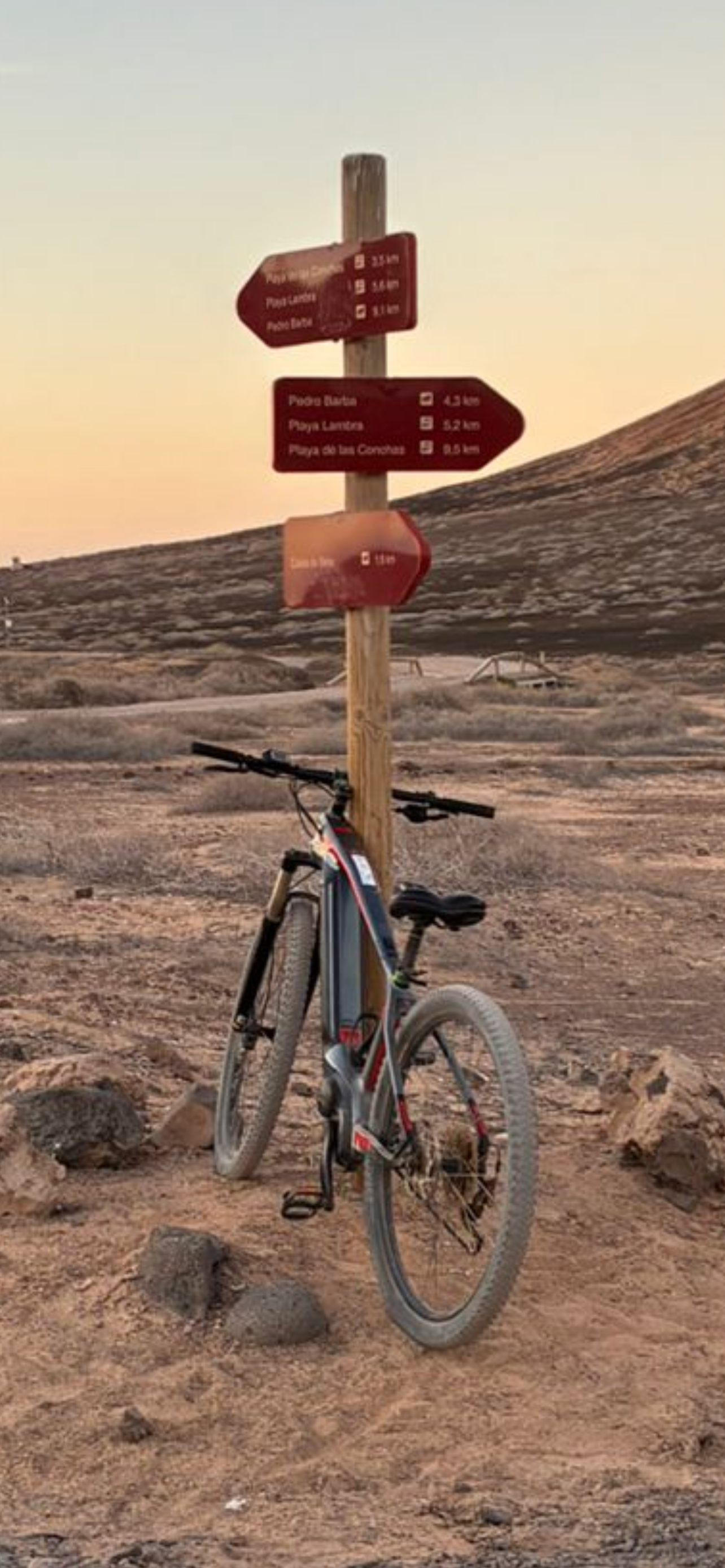 La Graciosa Bike & E-Bike Rental with Island Map
