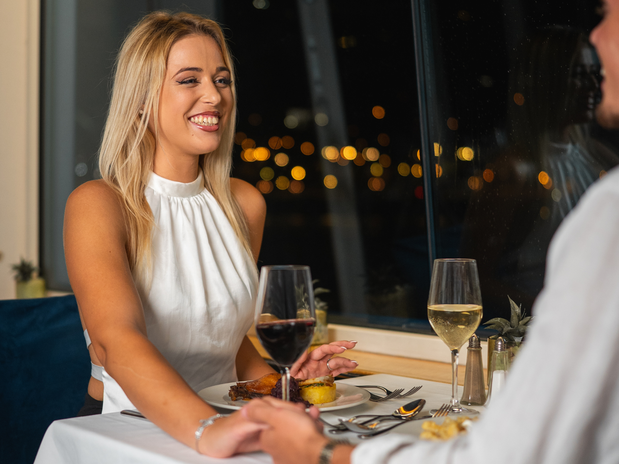 Budapest: 4-Course Dinner River Cruise with Live Folk Music