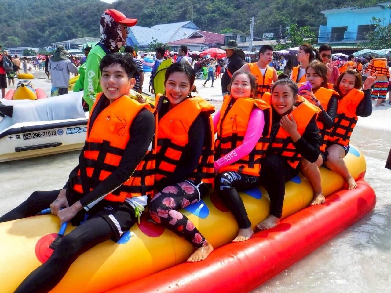 Pattaya to Coral Island: Speedboat & 4-Activity Day Trip