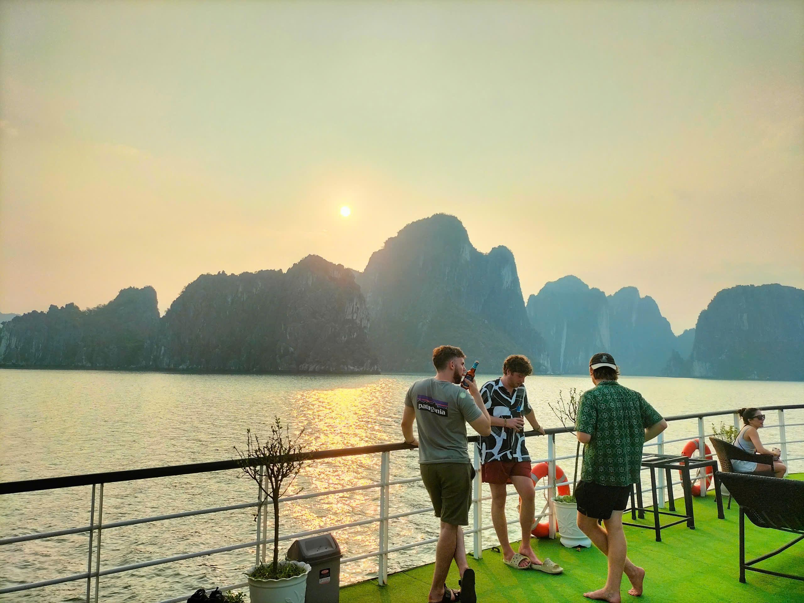 Ha Long Bay Full-Day Cruise from Hanoi: Caves, Kayaking & Sunset Party
