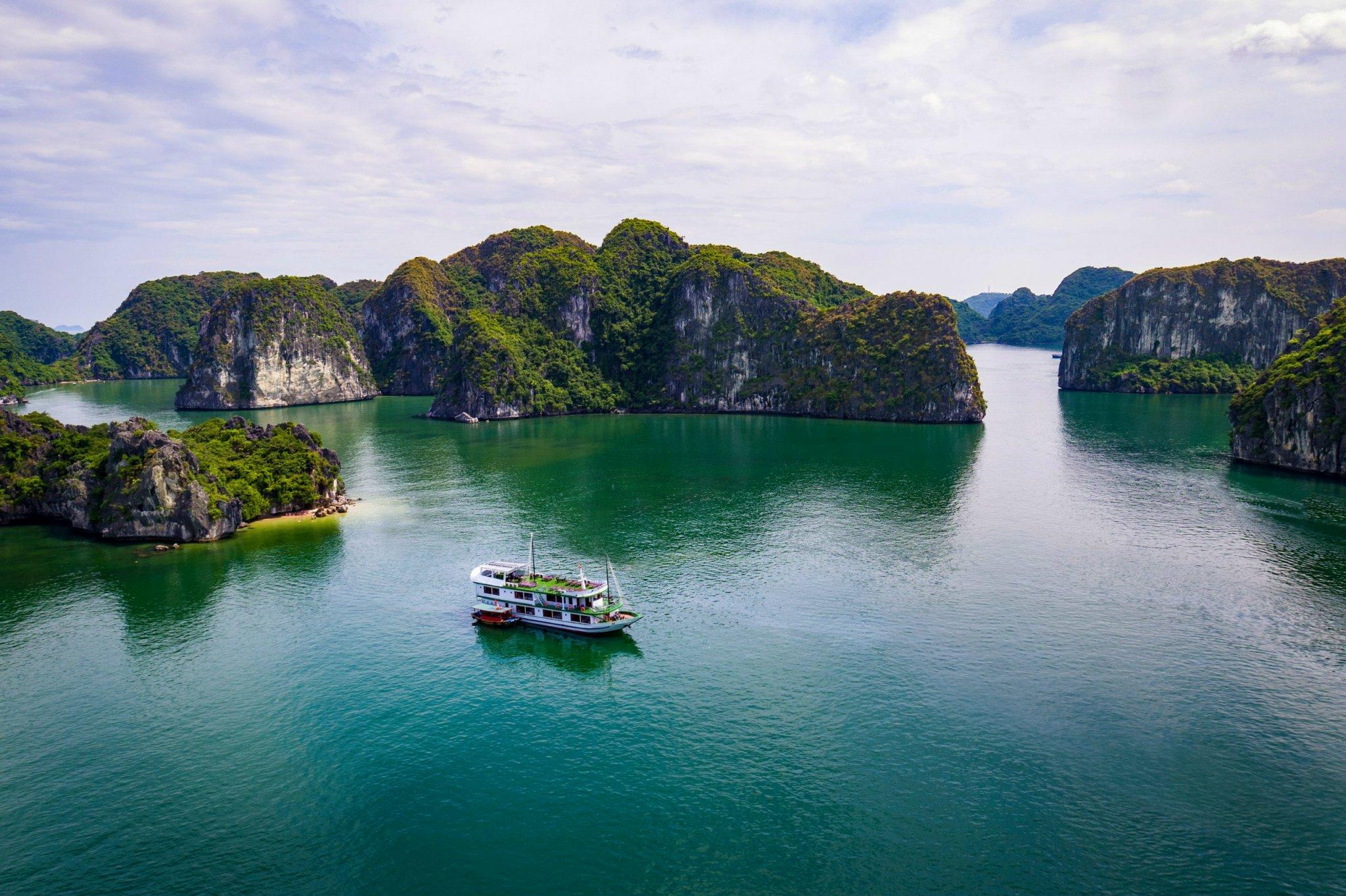 Lan Ha Bay & Halong Overnight Cruise – Private Balcony Cabins
