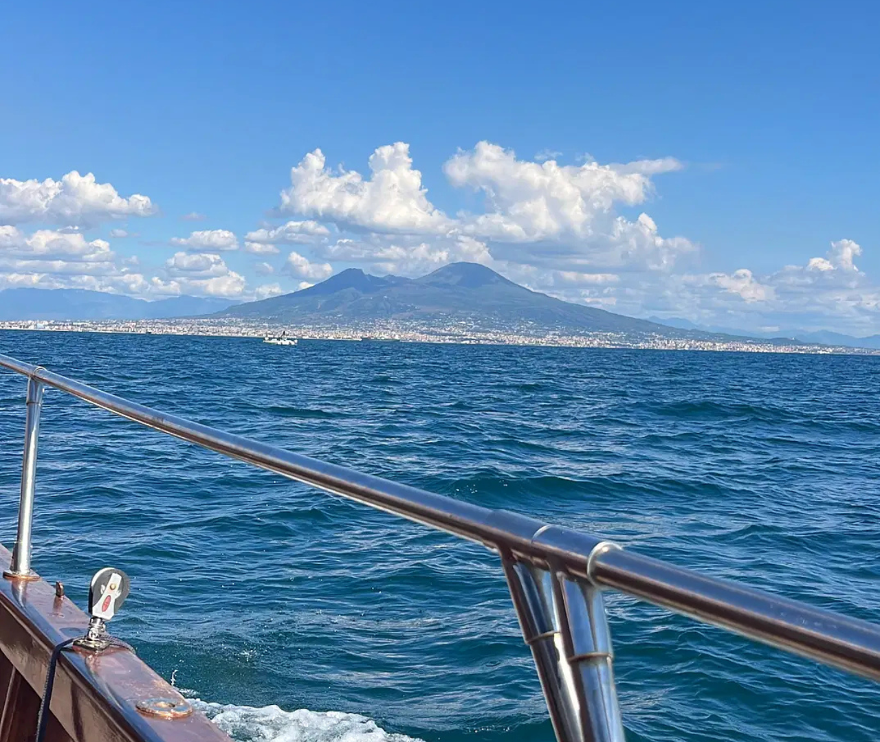 Private Ischia & Procida Boat Tour from Naples